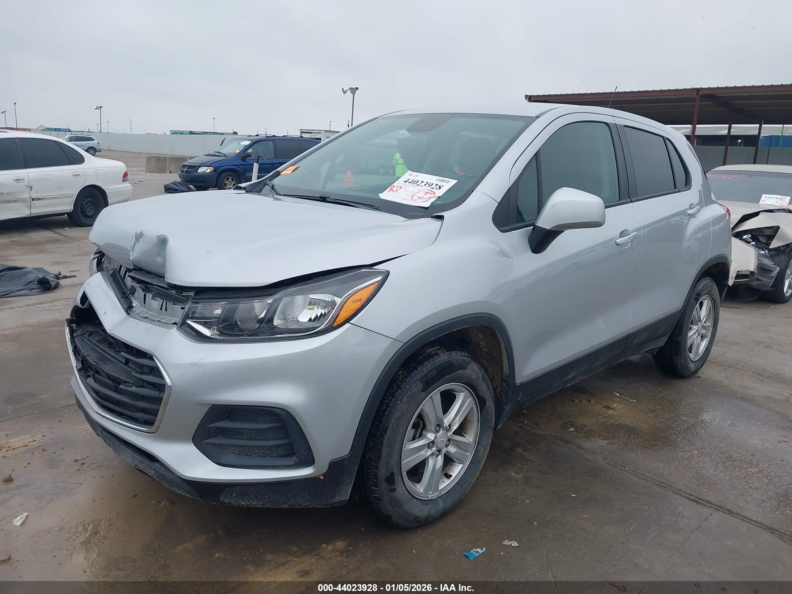 CHEVROLET TRAX image 2