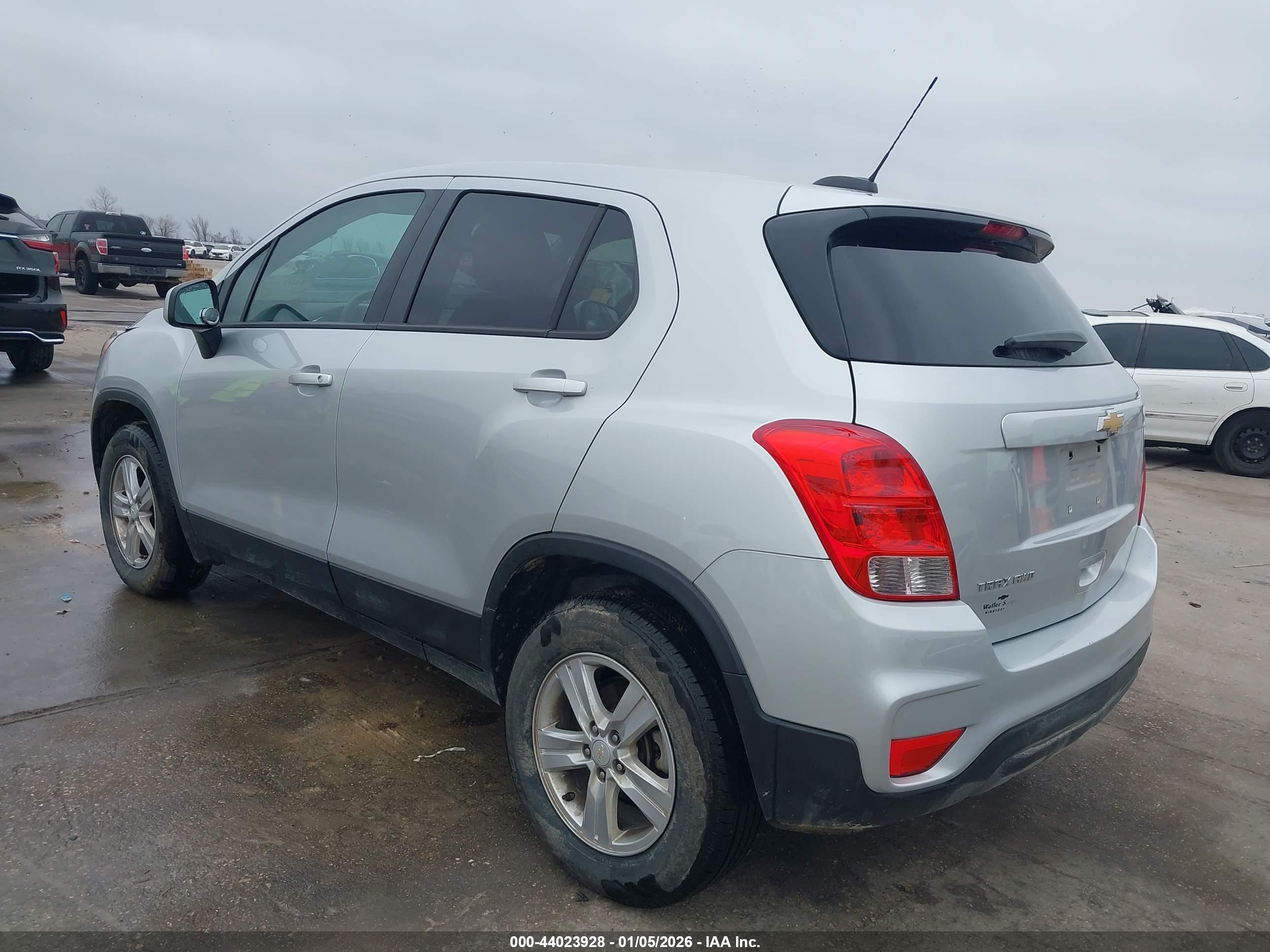 CHEVROLET TRAX image 3