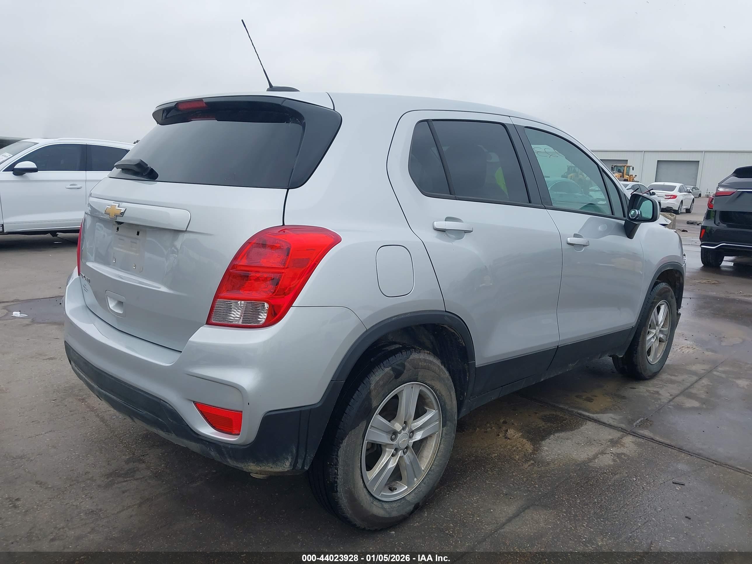 CHEVROLET TRAX image 4