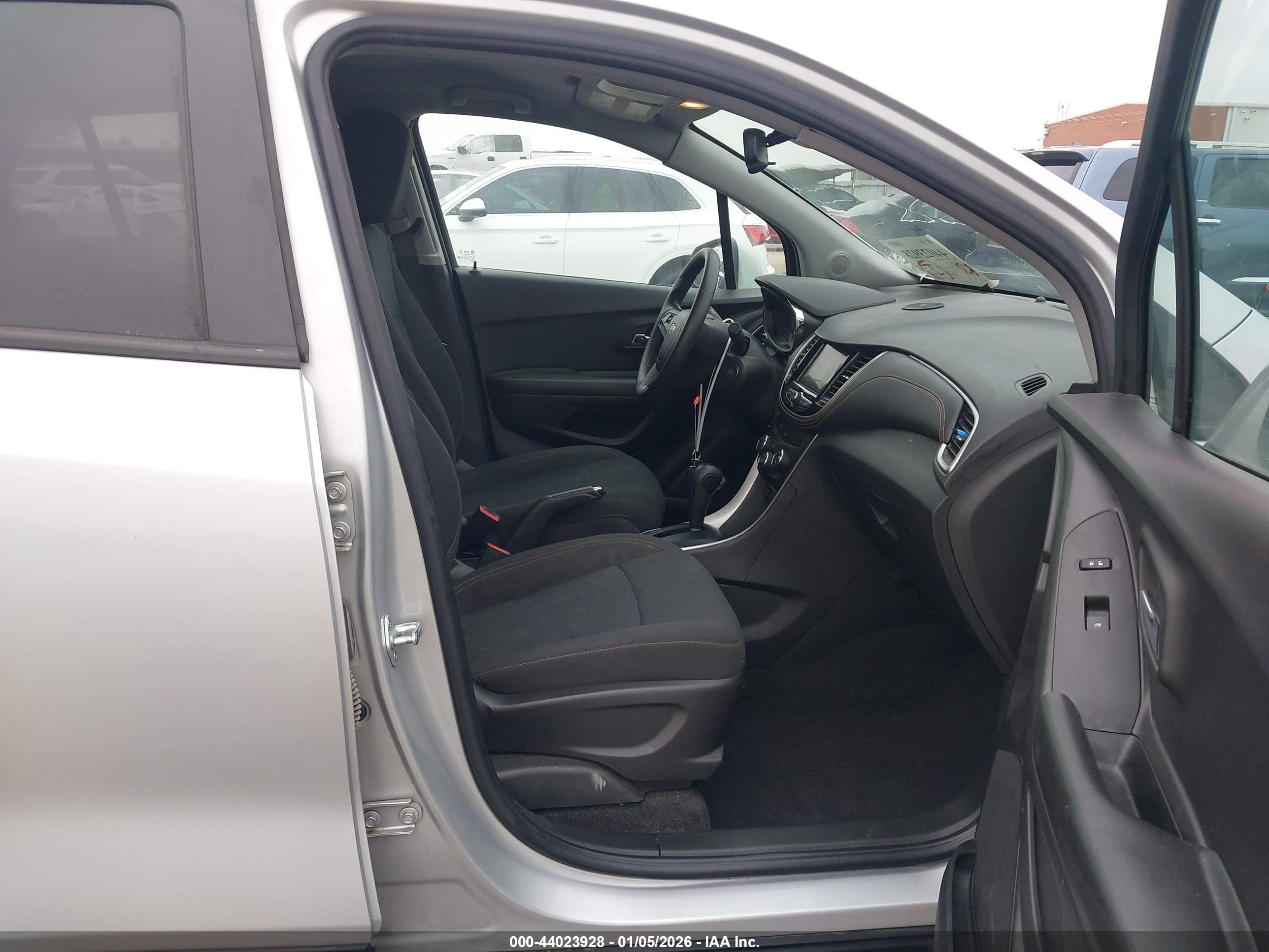 CHEVROLET TRAX image 5