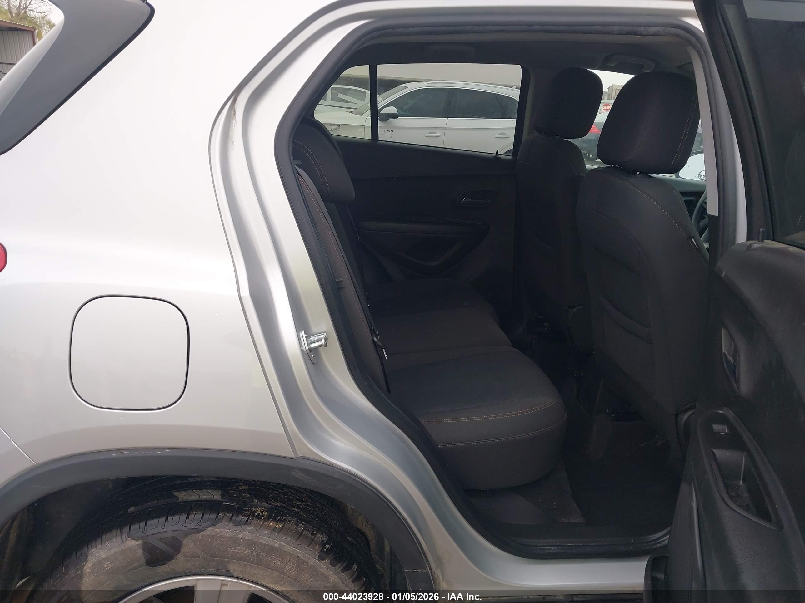 CHEVROLET TRAX image 8