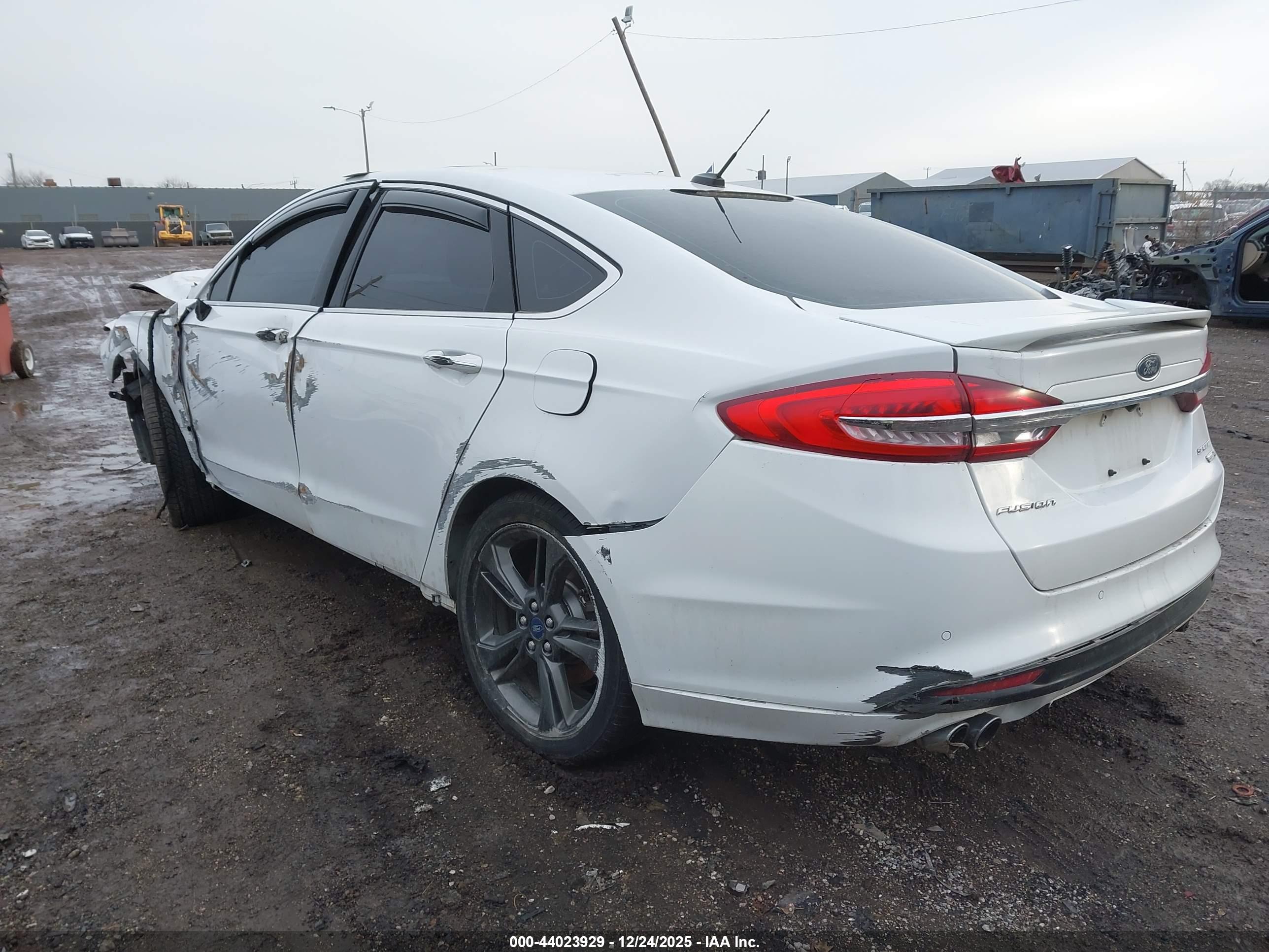 FORD FUSION image 3
