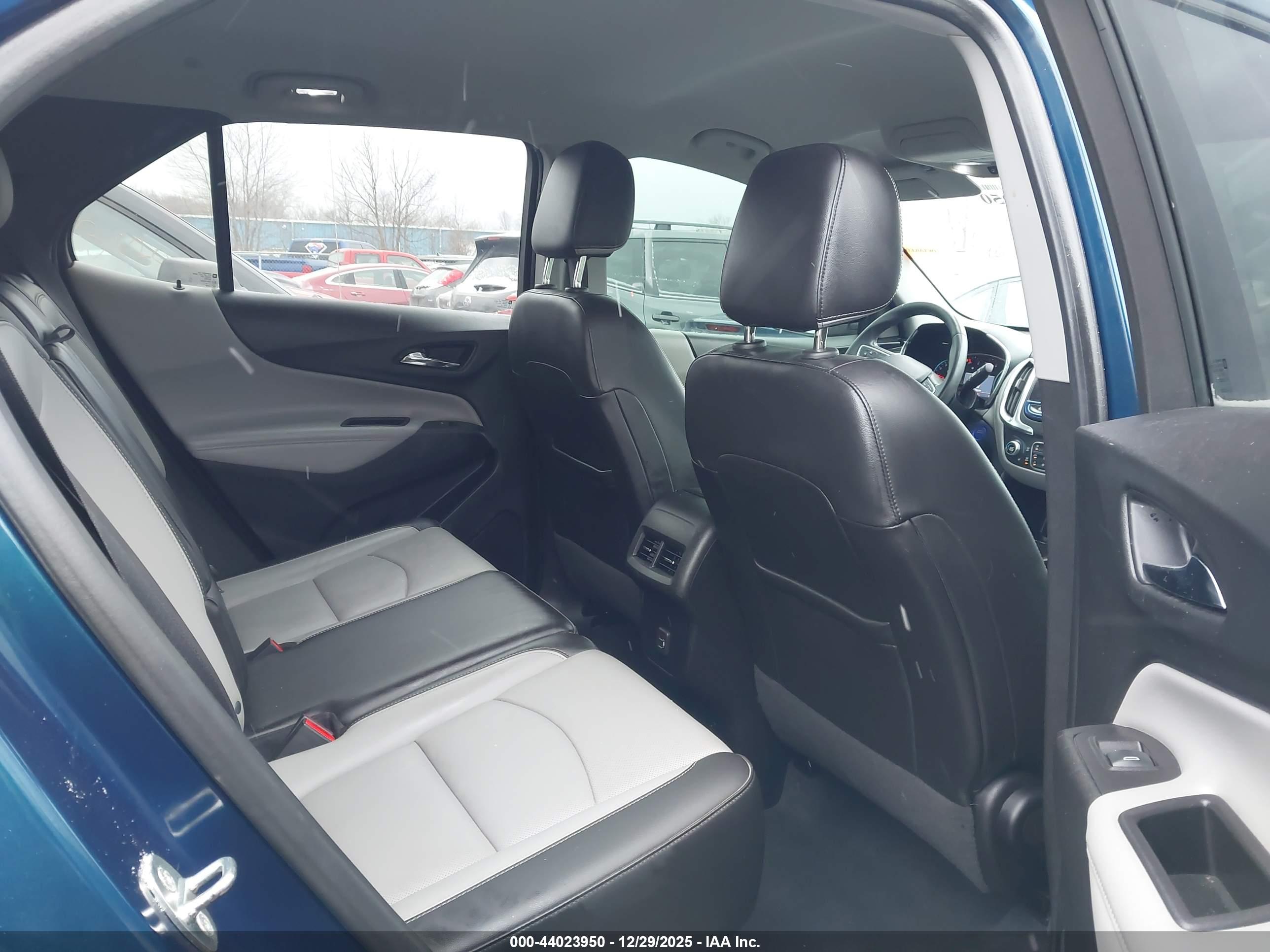 CHEVROLET EQUINOX image 8