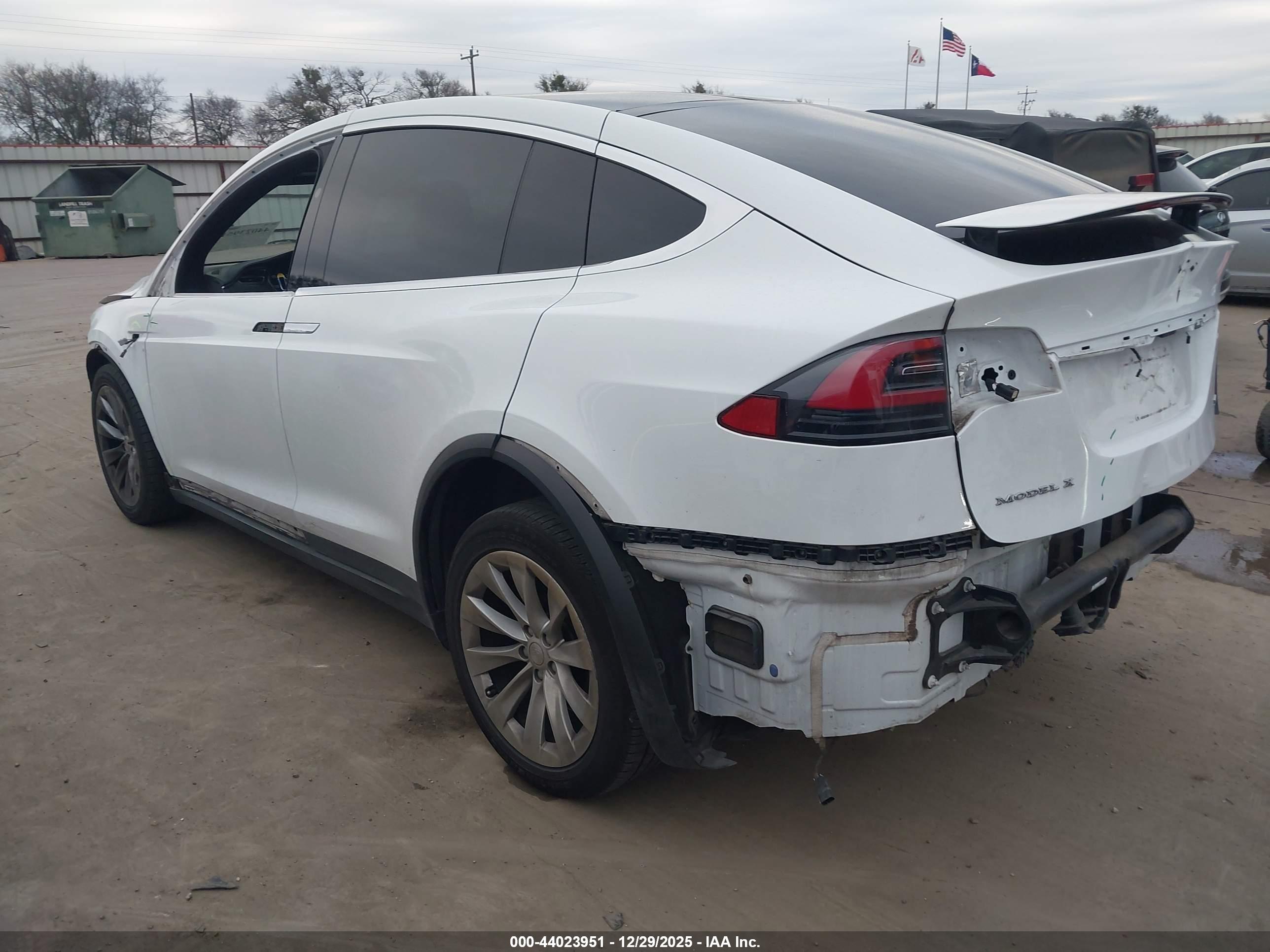 TESLA MODEL image 3