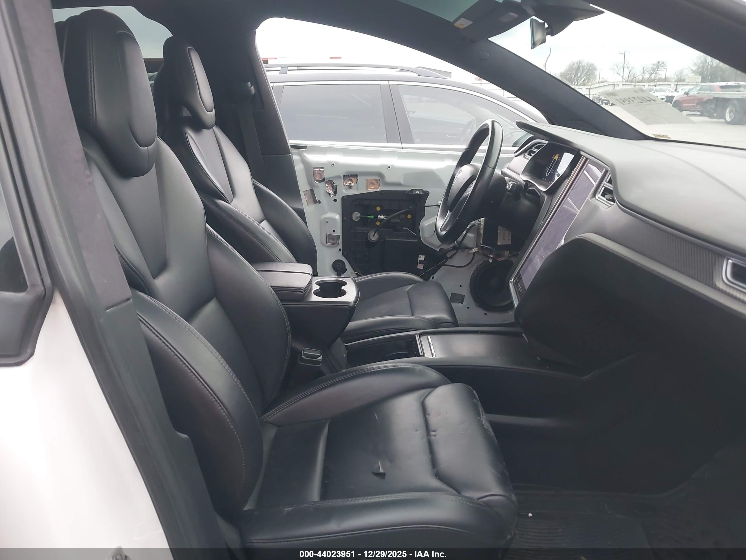 TESLA MODEL image 5