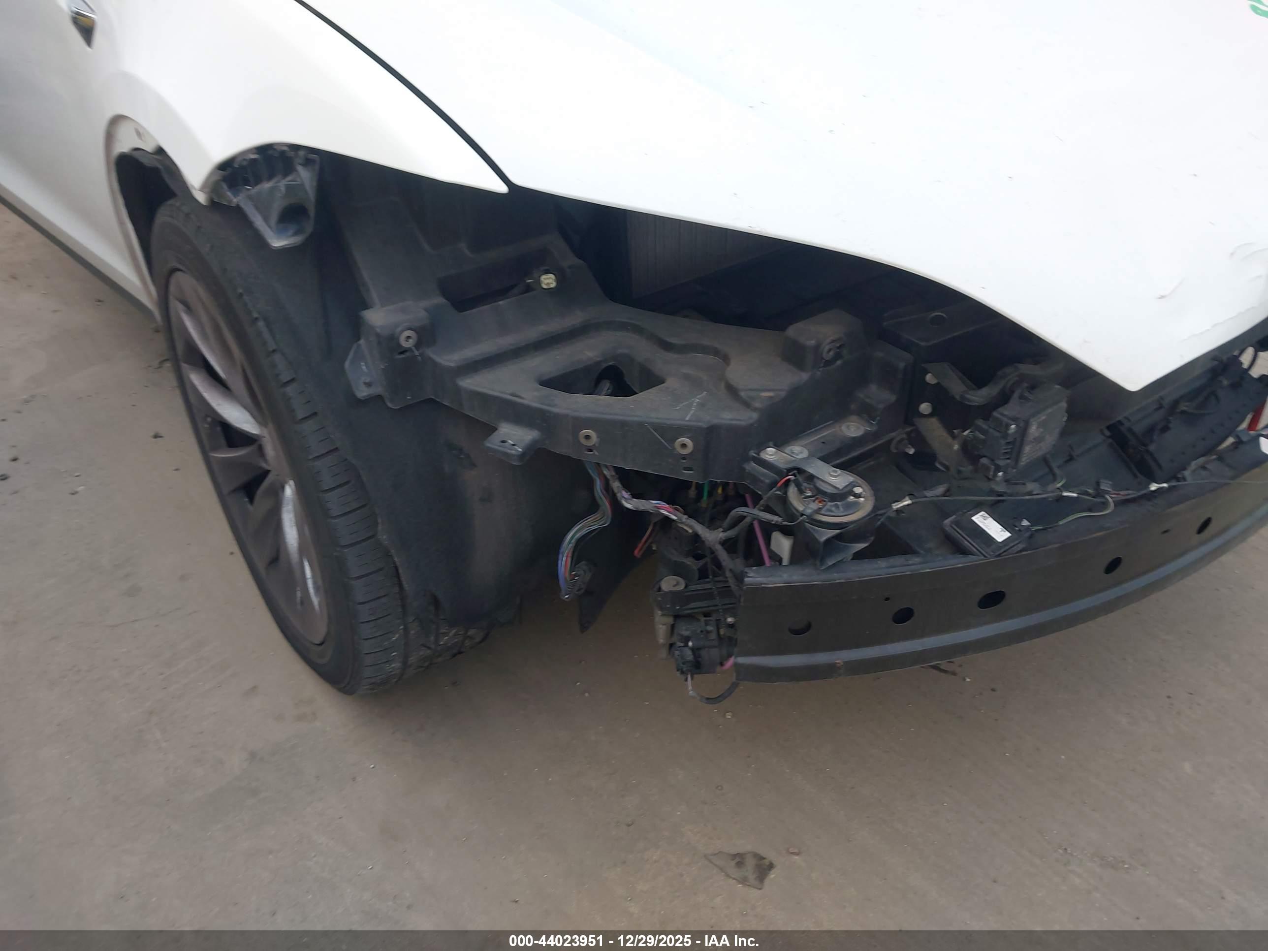 TESLA MODEL image 6