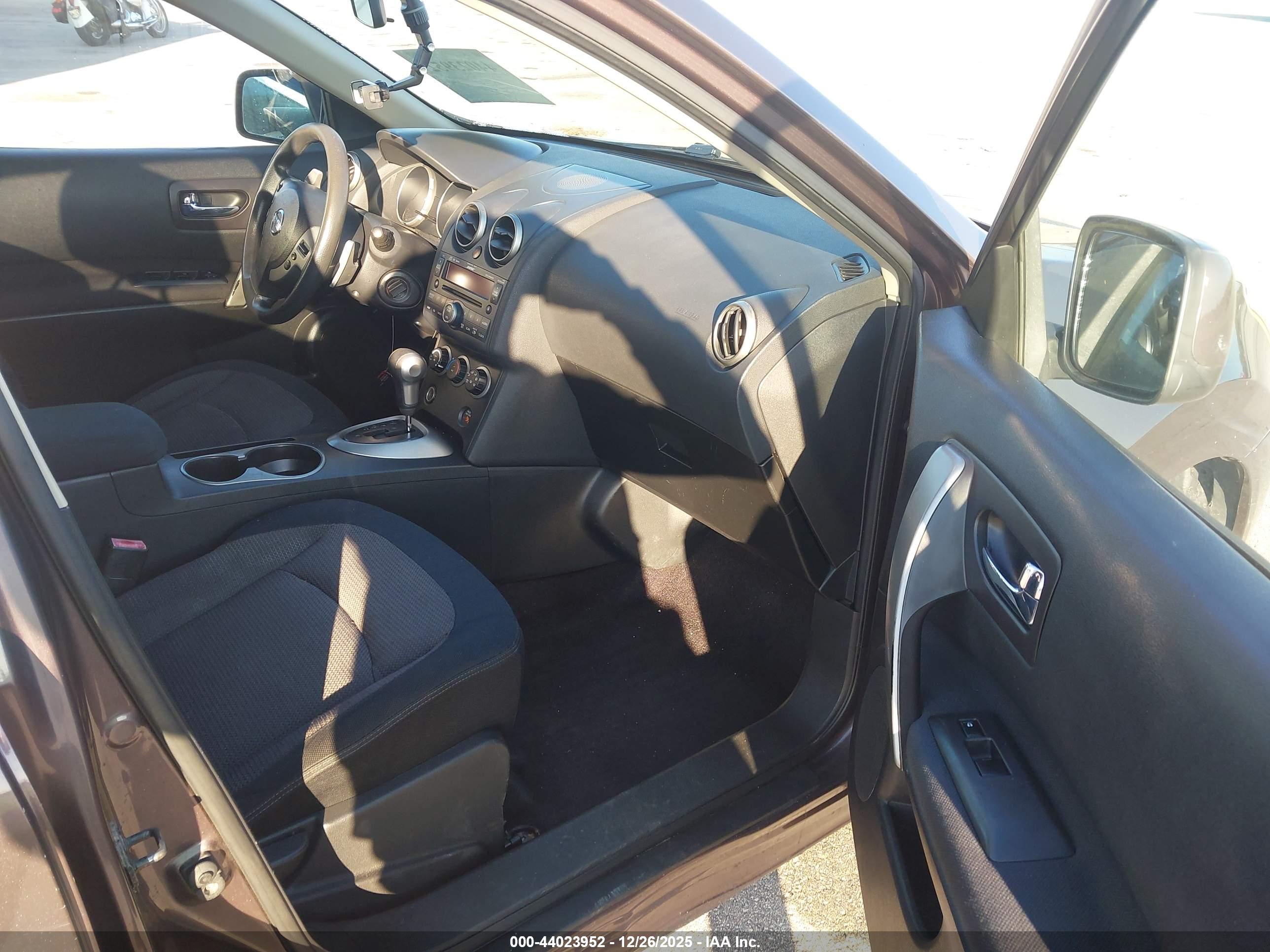 NISSAN ROGUE image 5