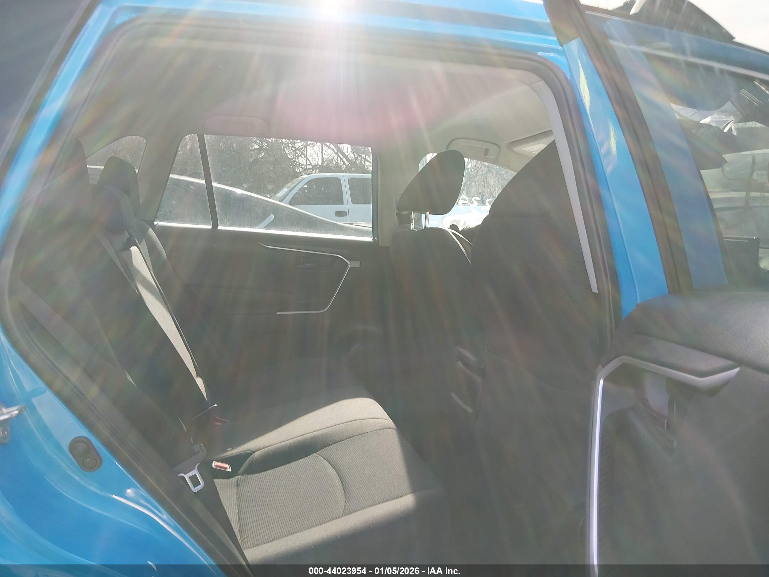 TOYOTA RAV4 image 8