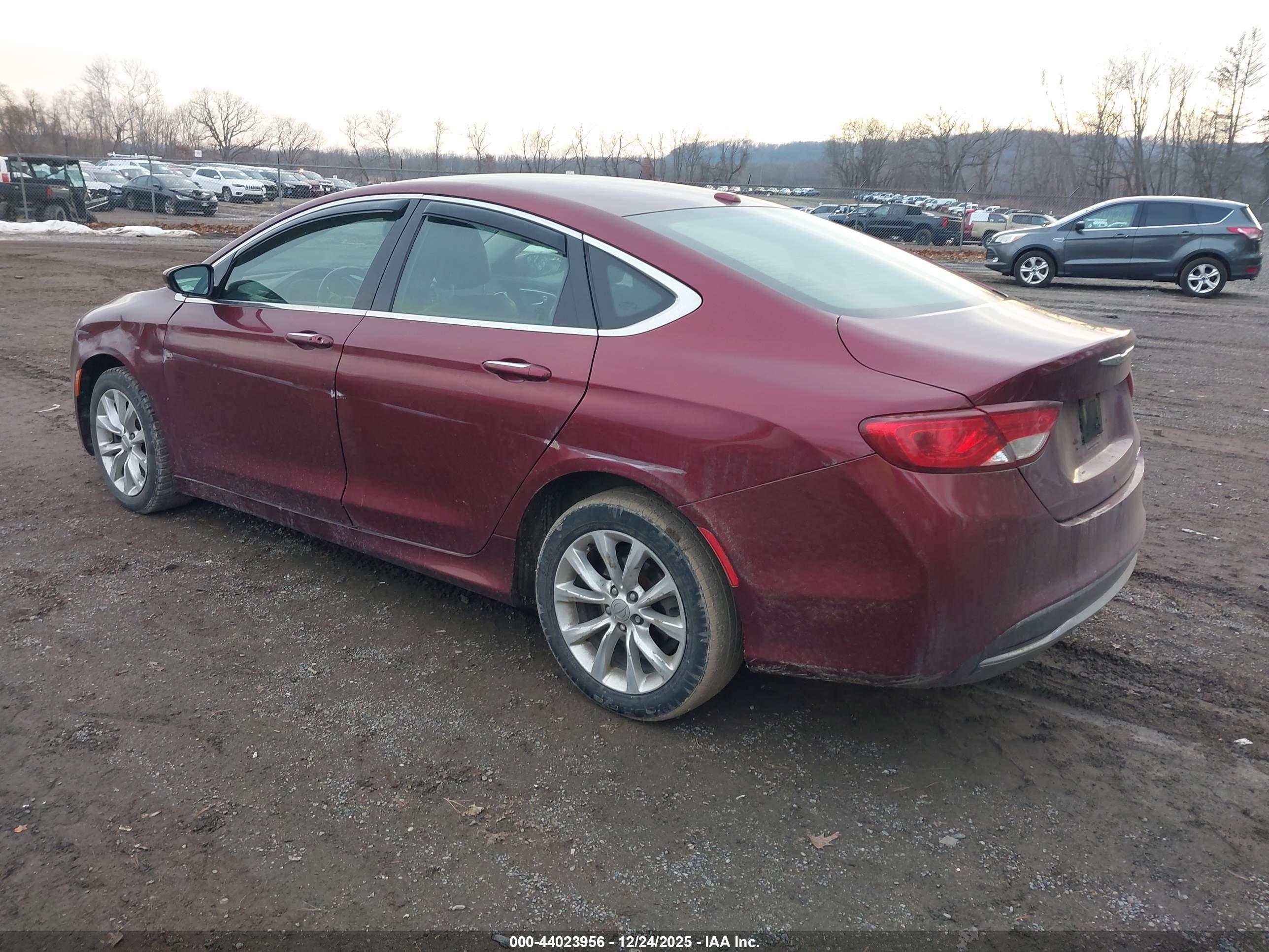 CHRYSLER 200 image 3