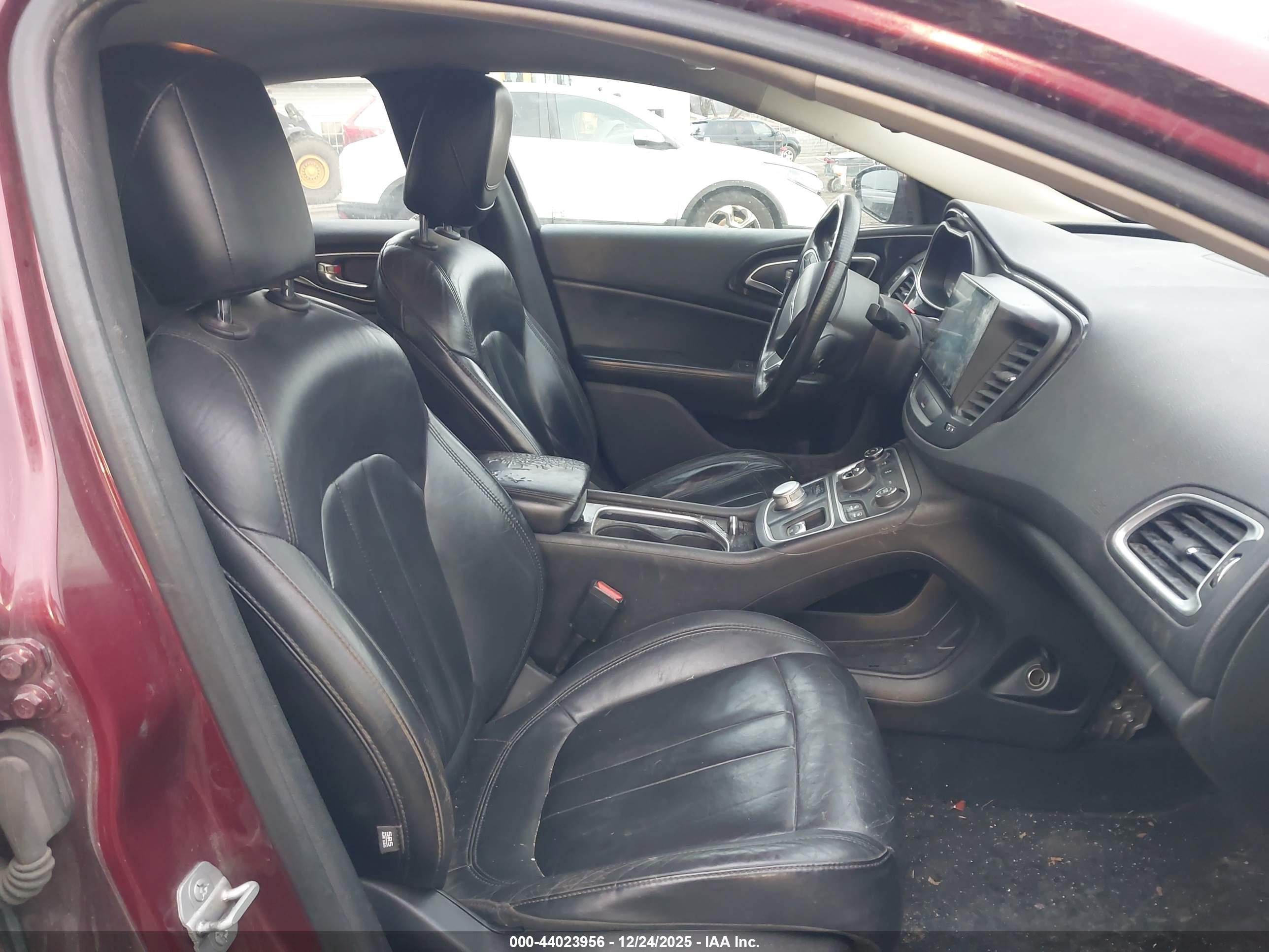 CHRYSLER 200 image 5