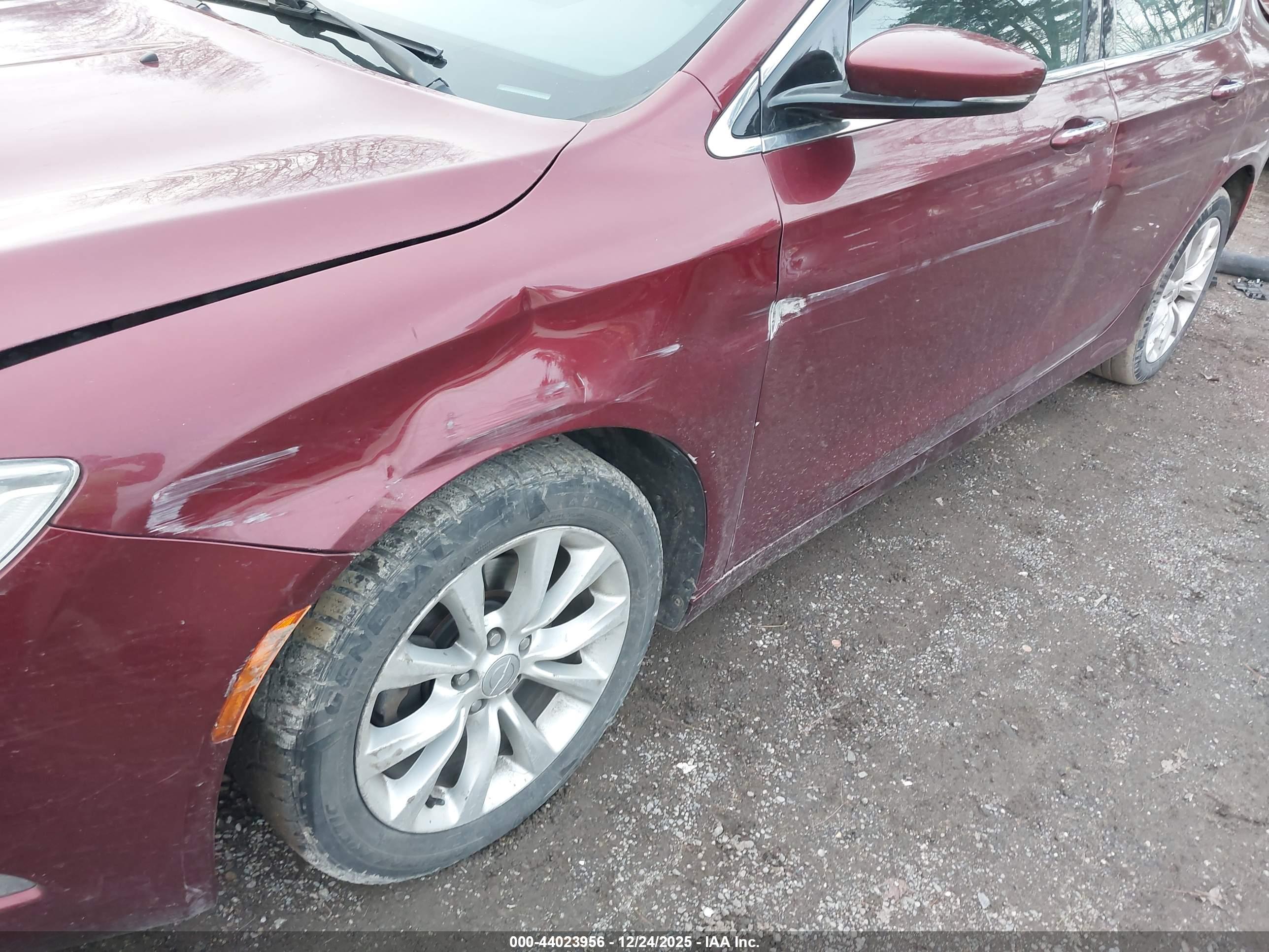 CHRYSLER 200 image 6