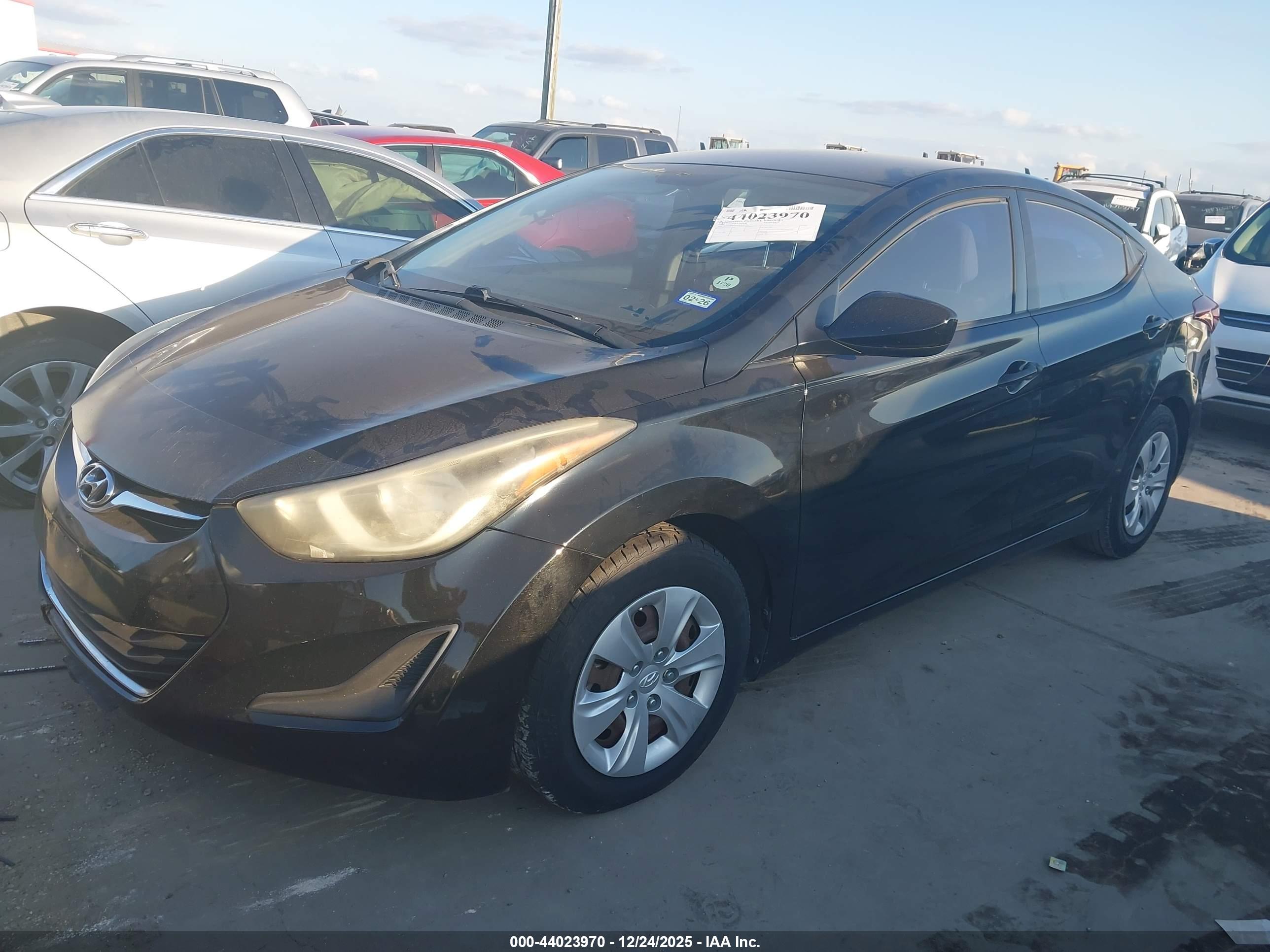 HYUNDAI ELANTRA image 2