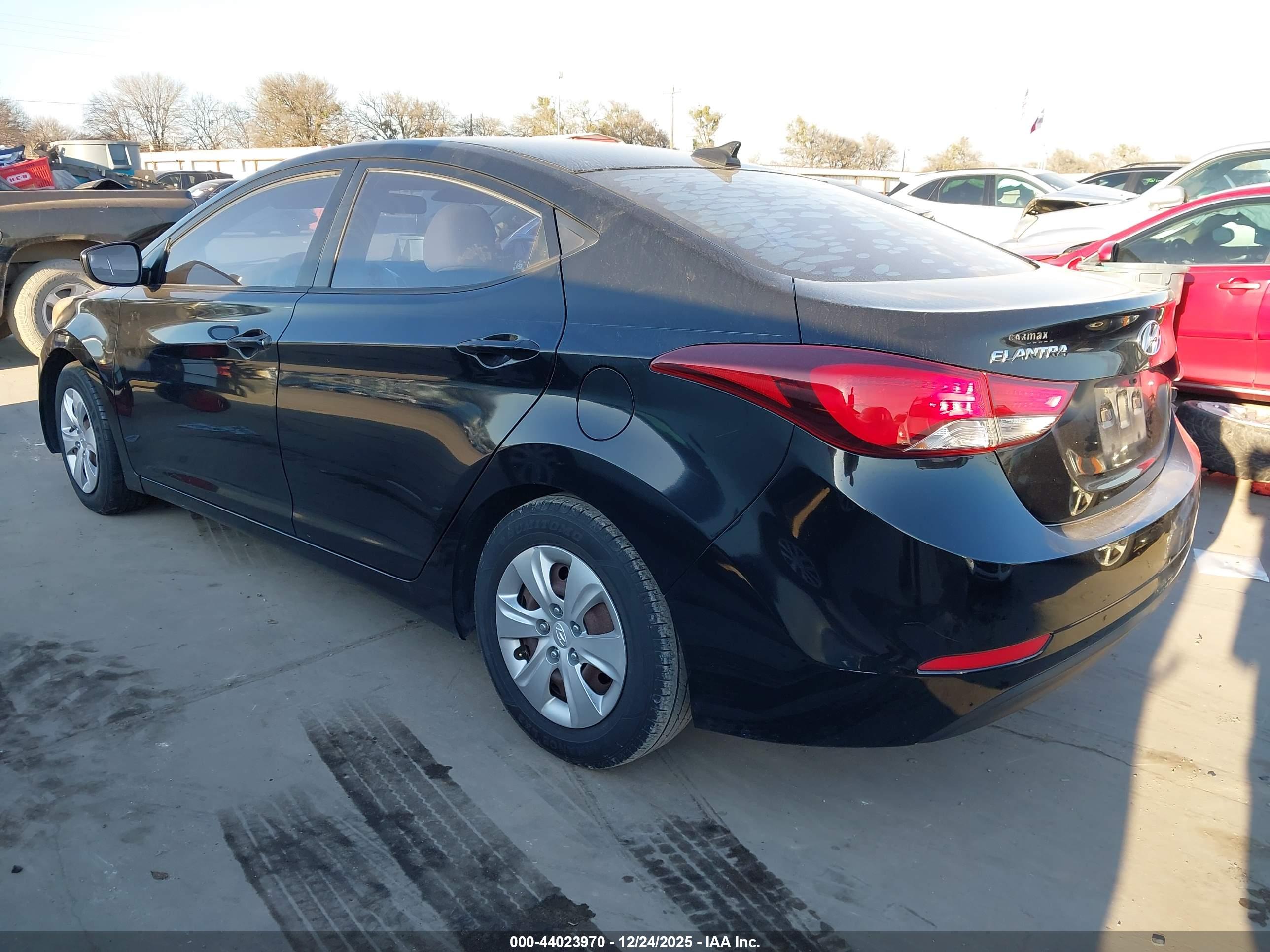 HYUNDAI ELANTRA image 3