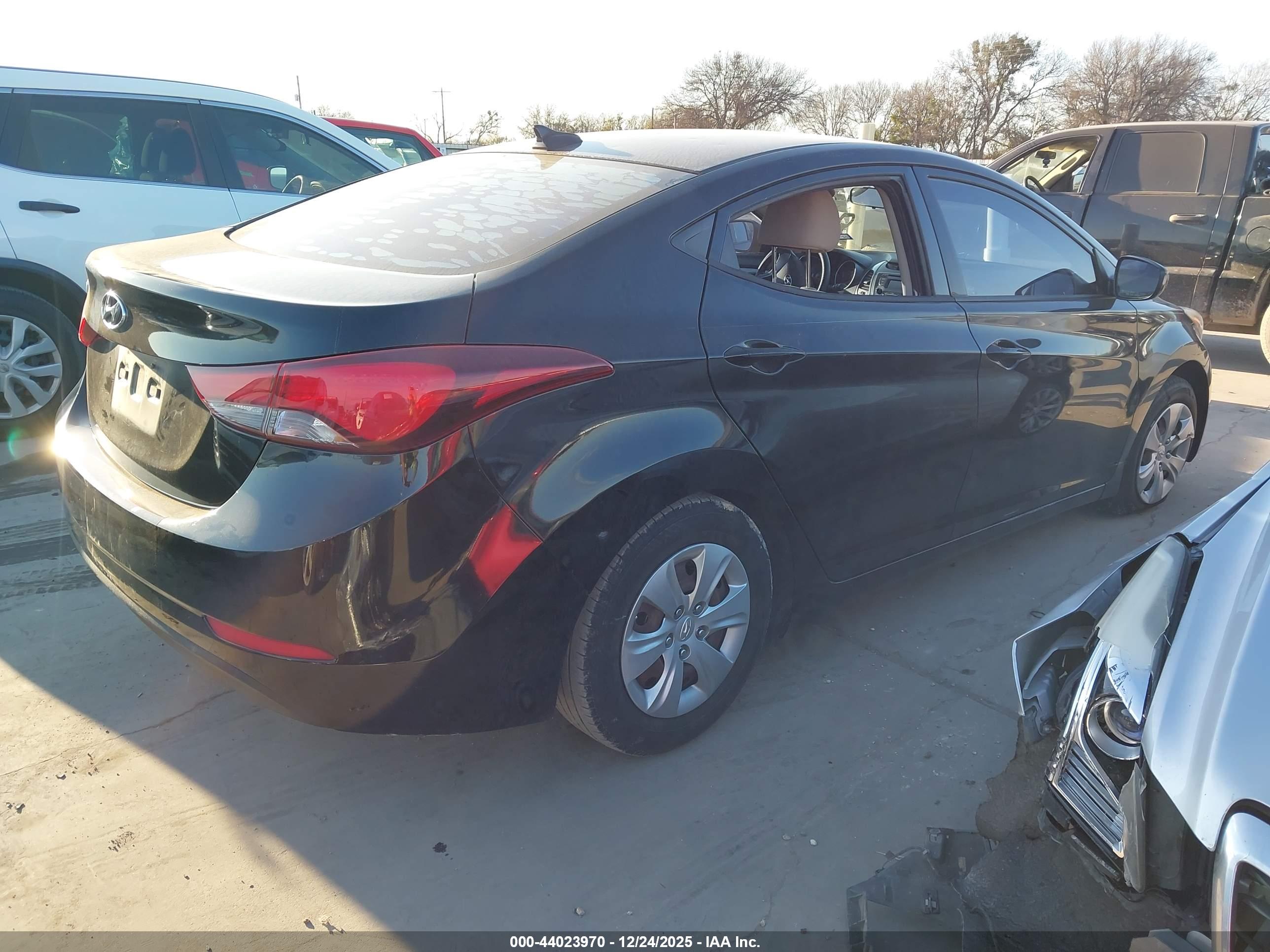 HYUNDAI ELANTRA image 4