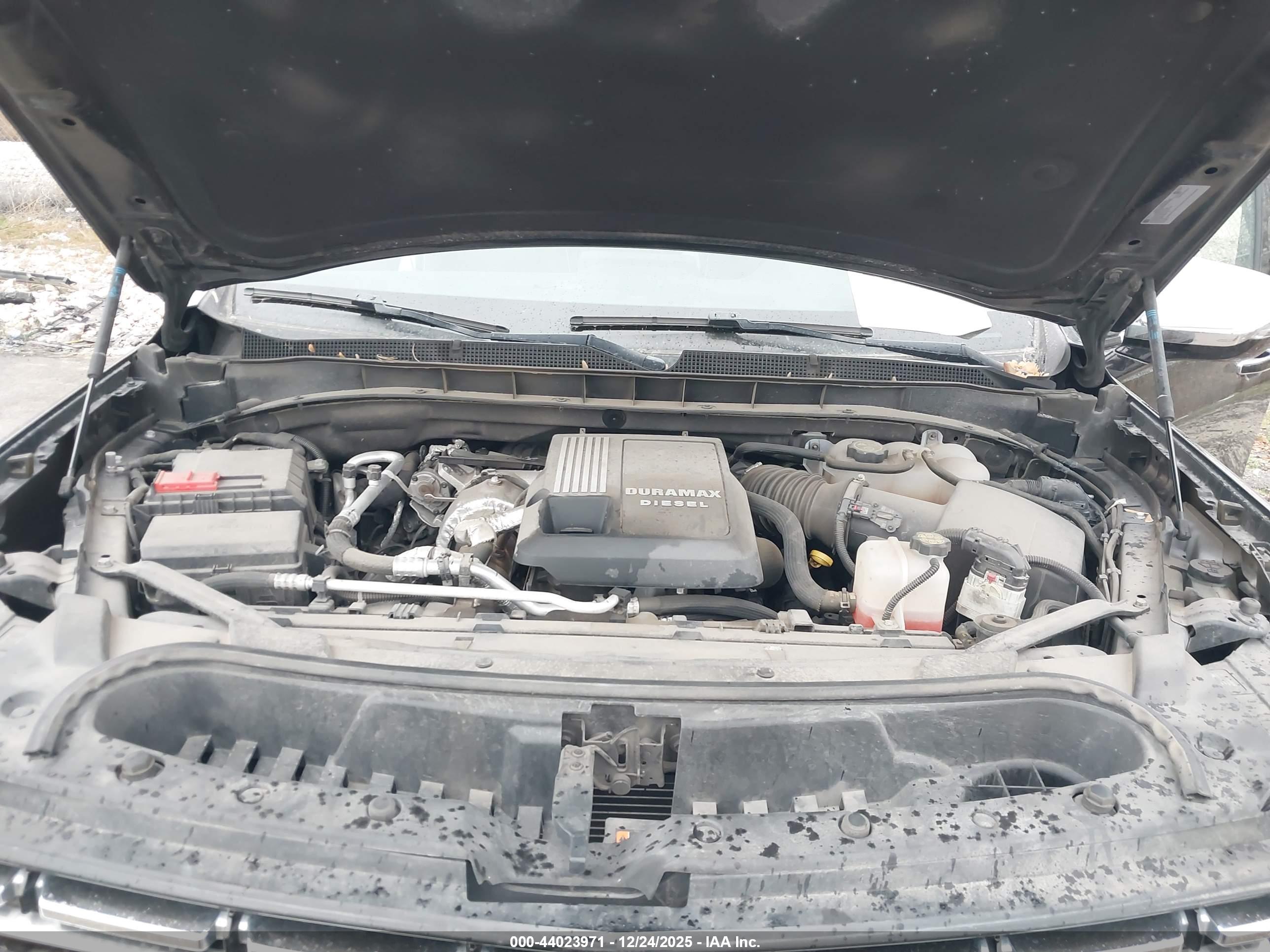 CHEVROLET SUBURBAN image 10