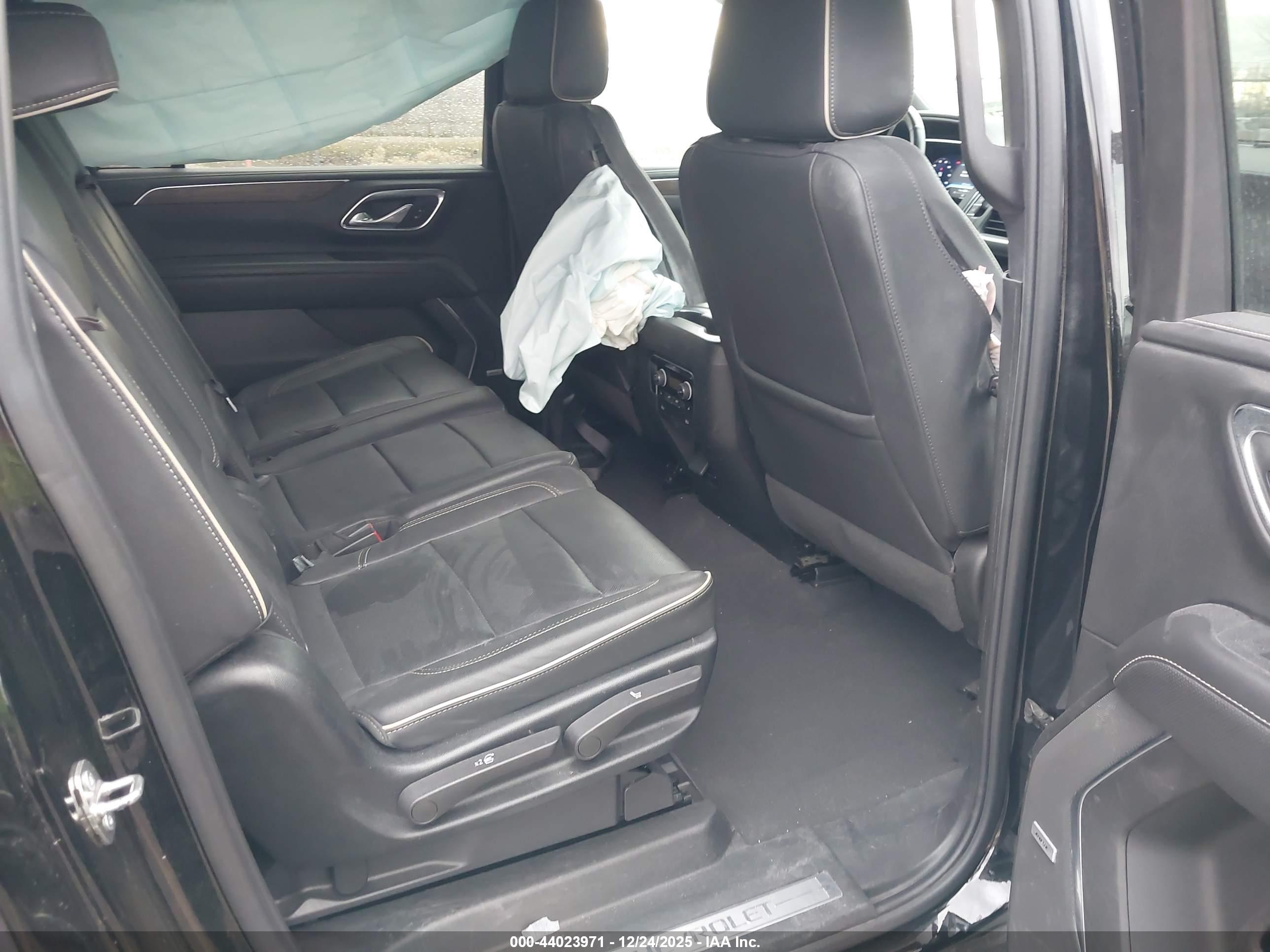 CHEVROLET SUBURBAN image 8