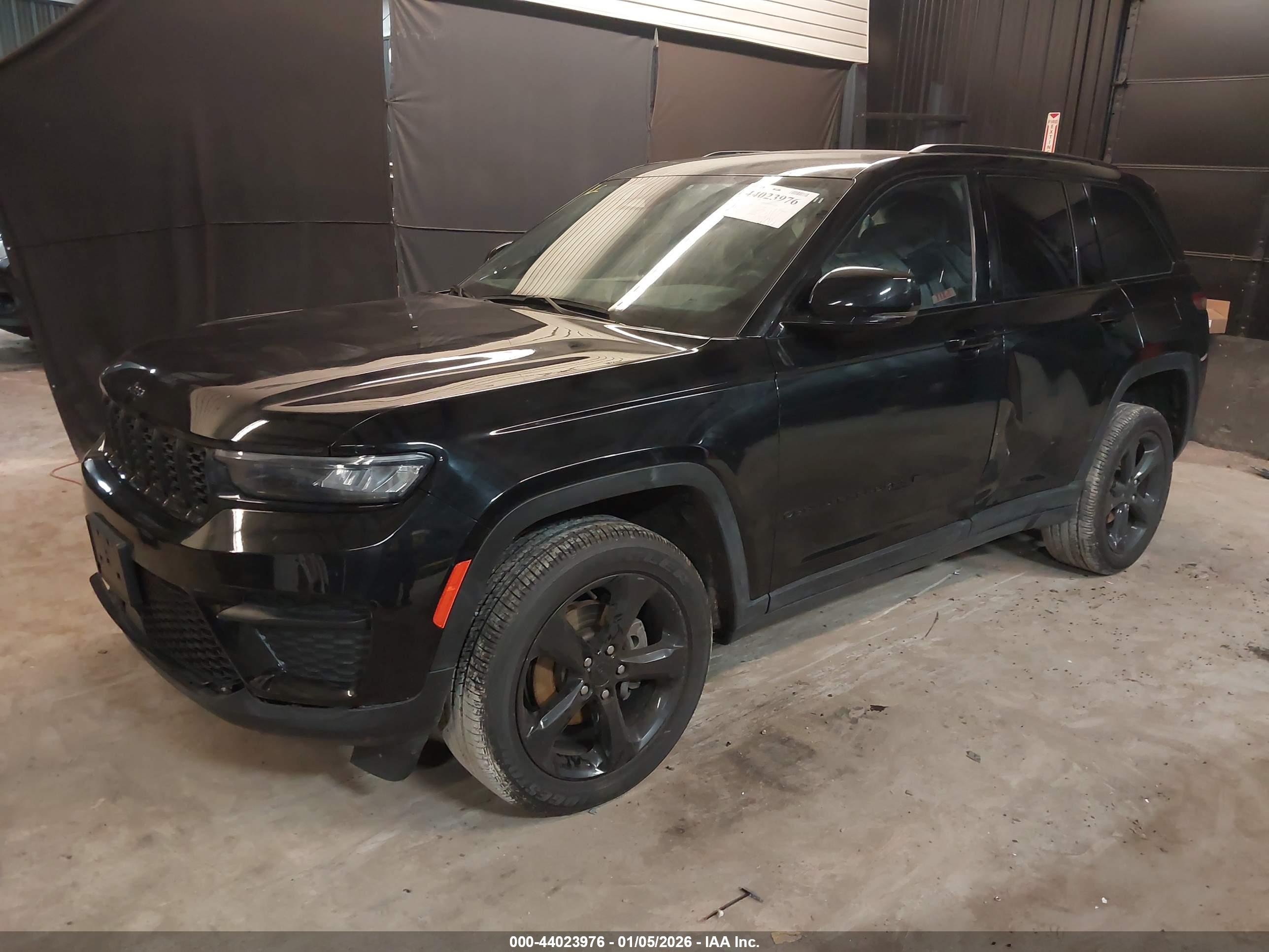 JEEP GRAND image 2