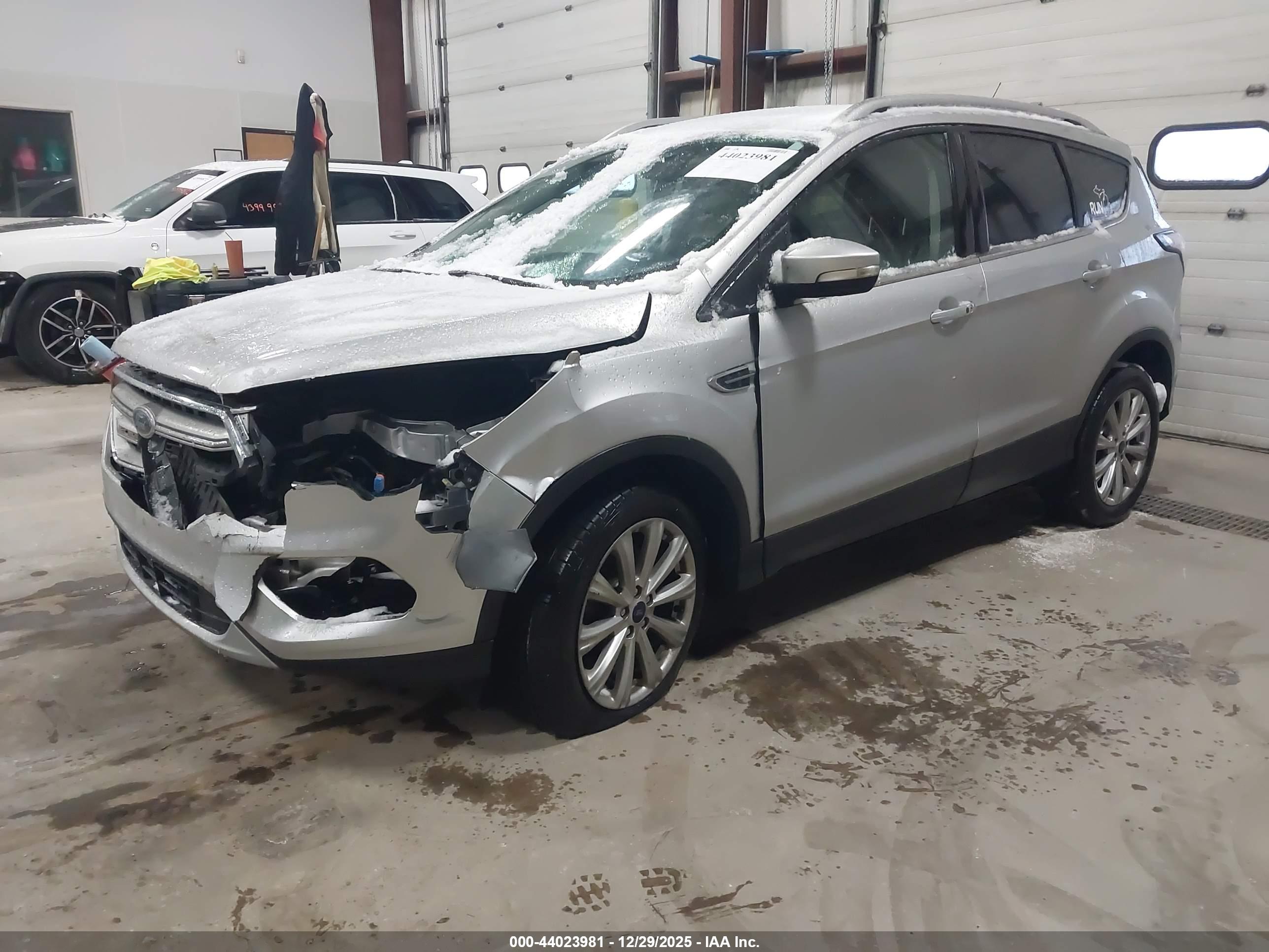 FORD ESCAPE image 2