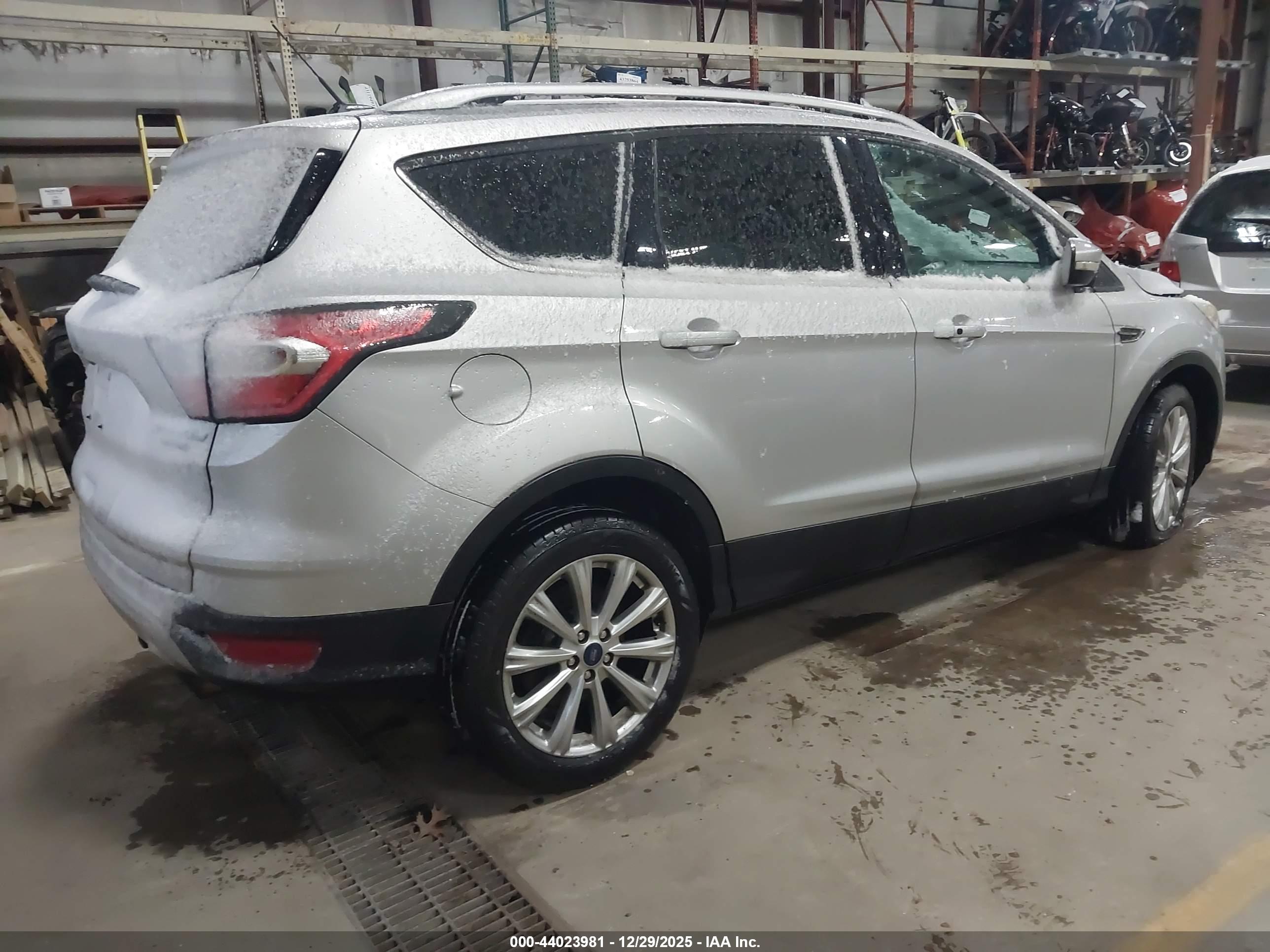 FORD ESCAPE image 4