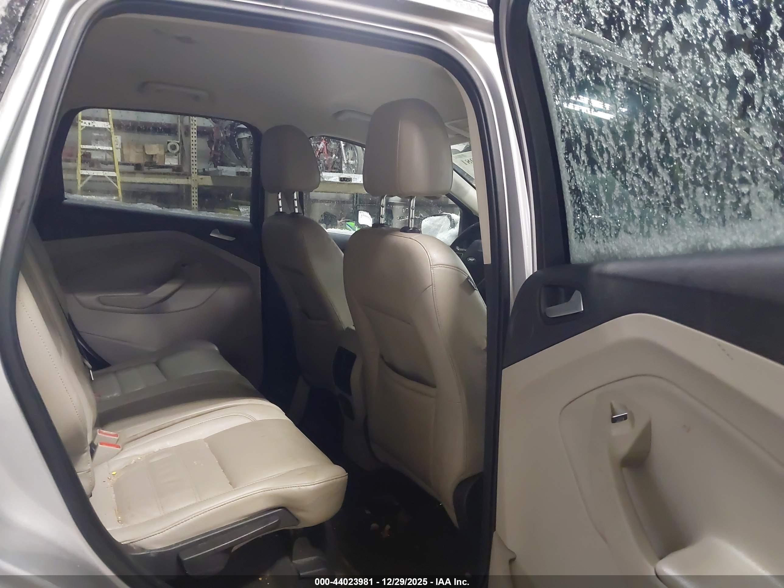 FORD ESCAPE image 8