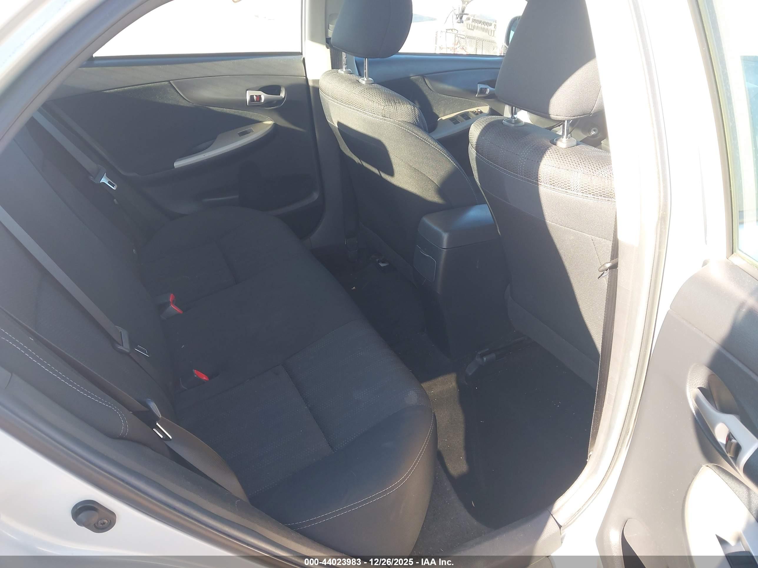 TOYOTA COROLLA image 8