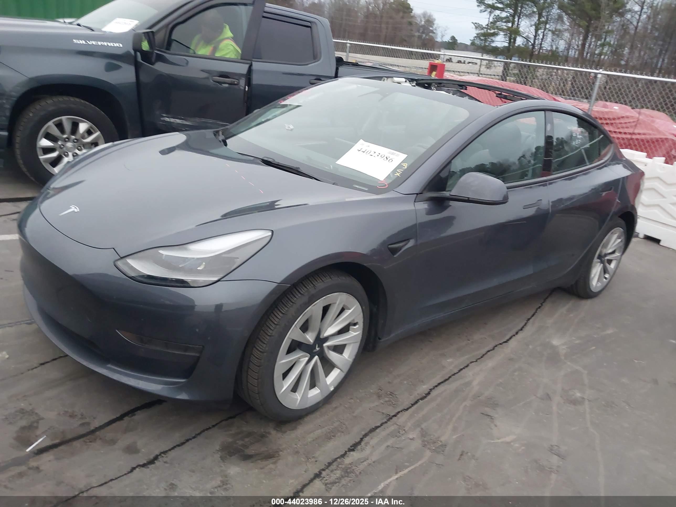 TESLA MODEL image 2