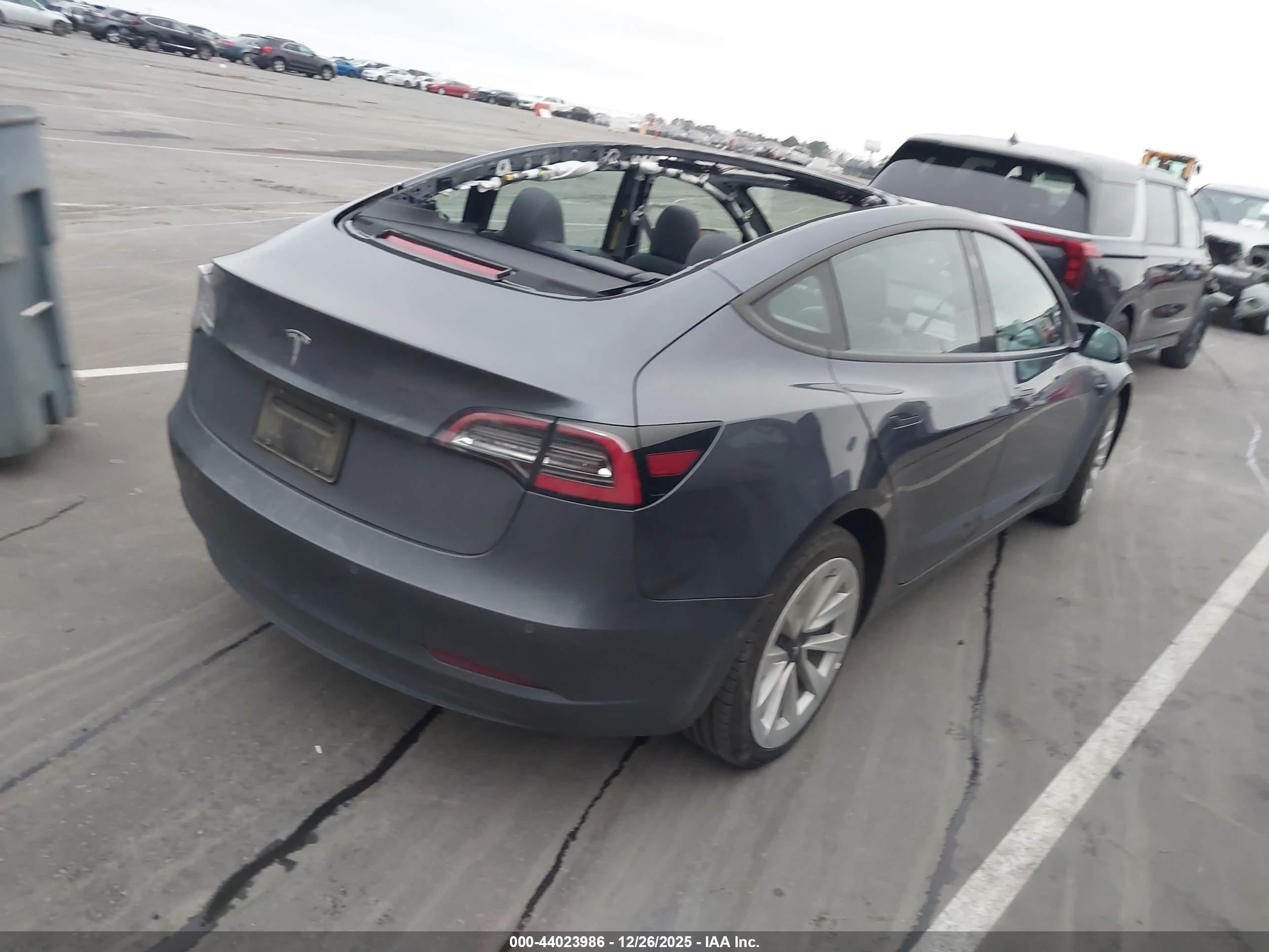 TESLA MODEL image 4