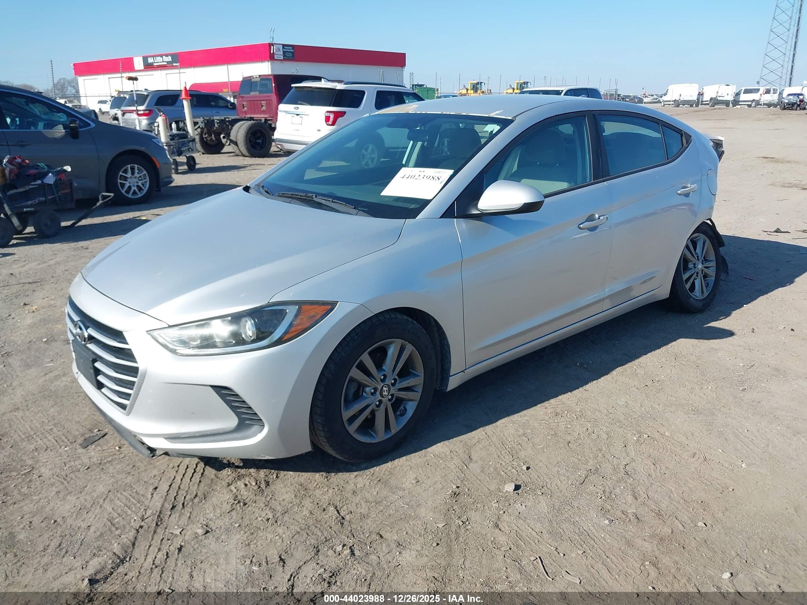 HYUNDAI ELANTRA image 2