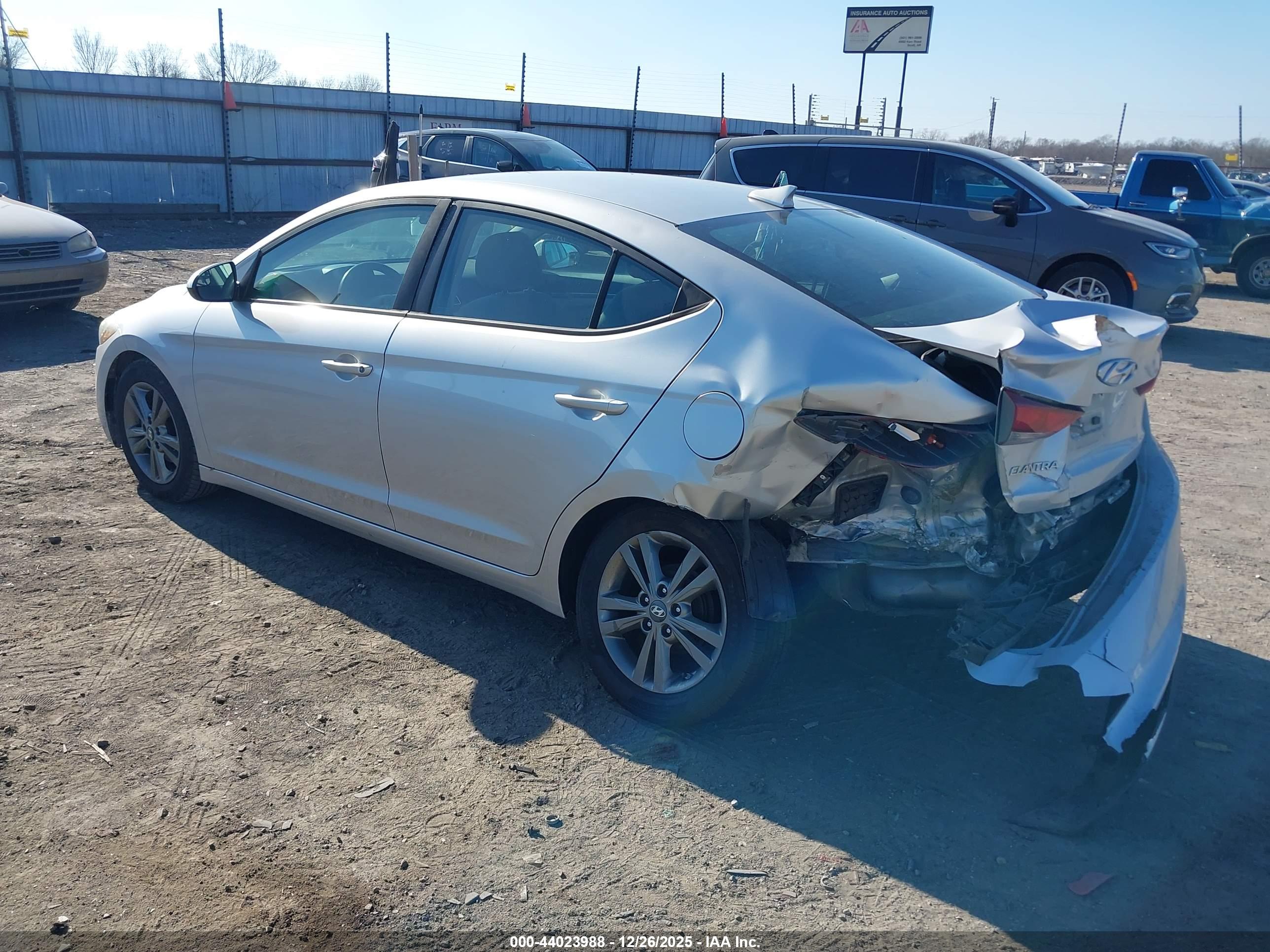 HYUNDAI ELANTRA image 3