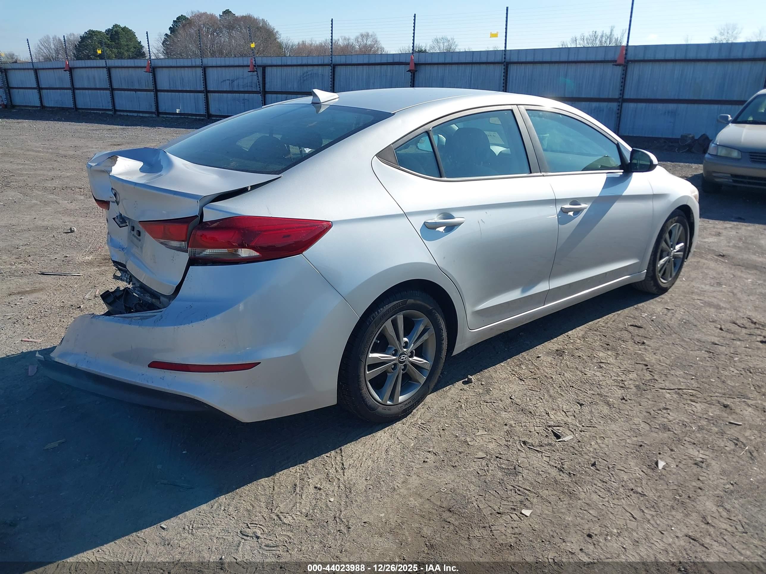 HYUNDAI ELANTRA image 4