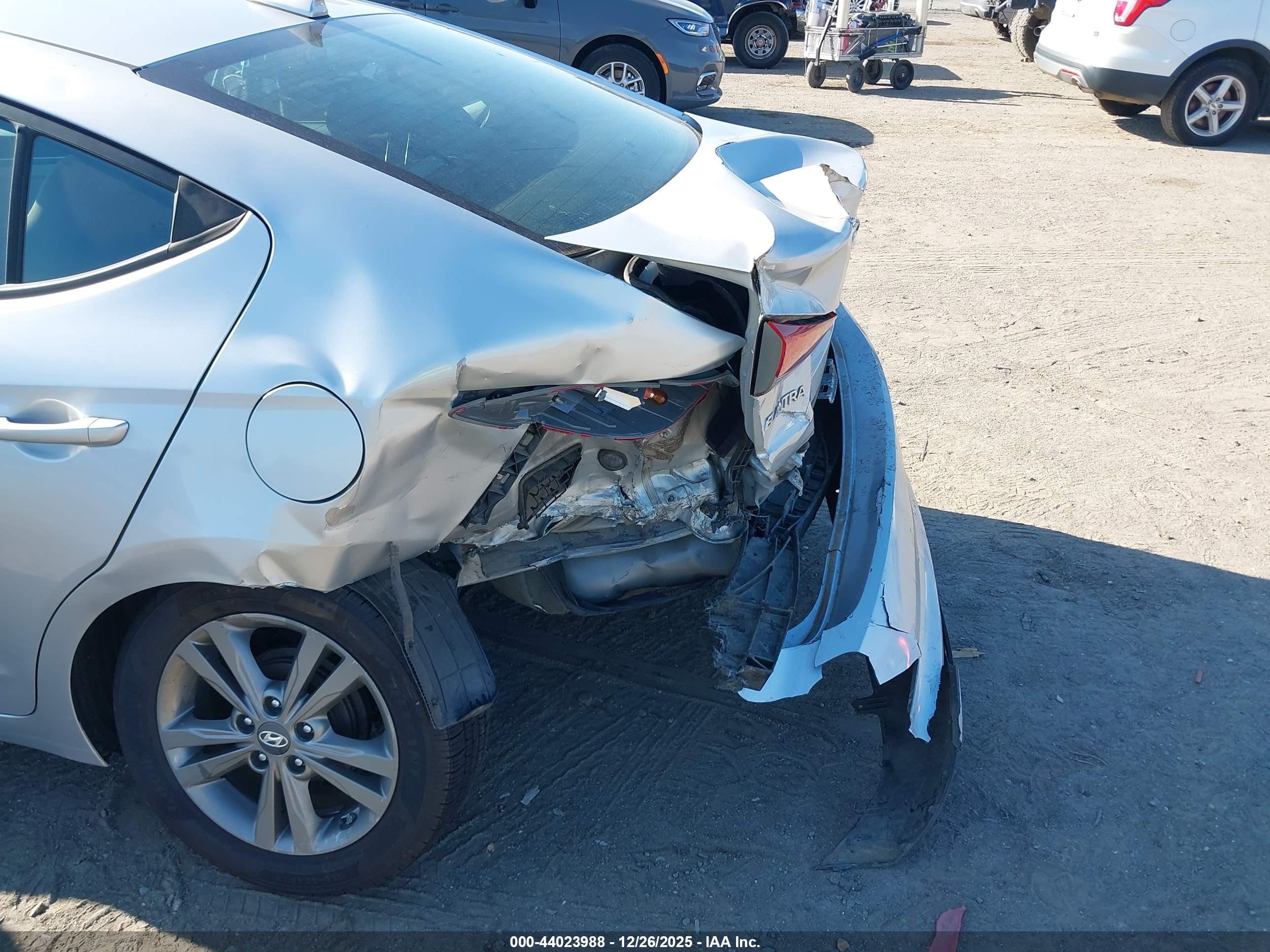HYUNDAI ELANTRA image 6
