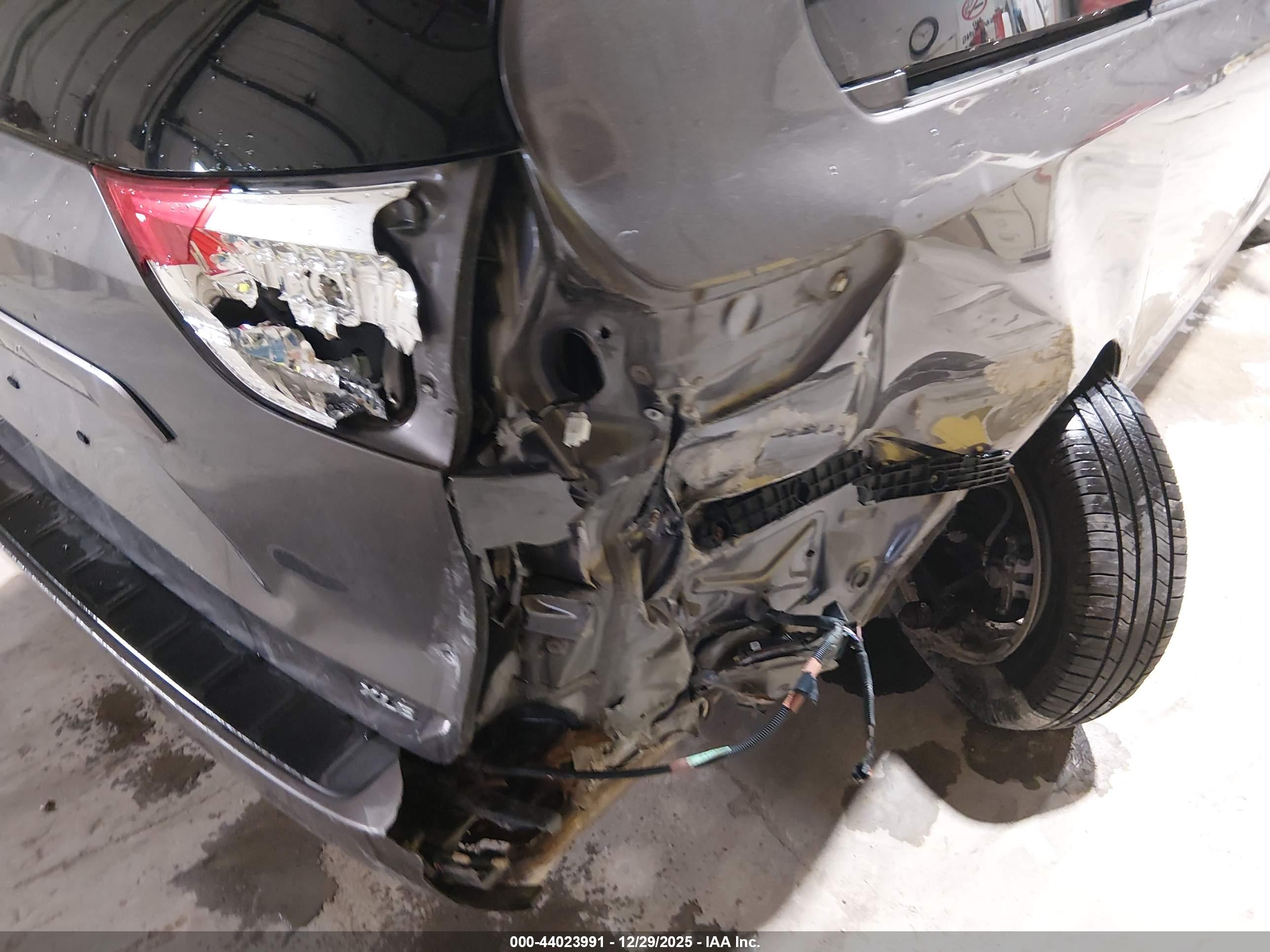 TOYOTA SIENNA image 6
