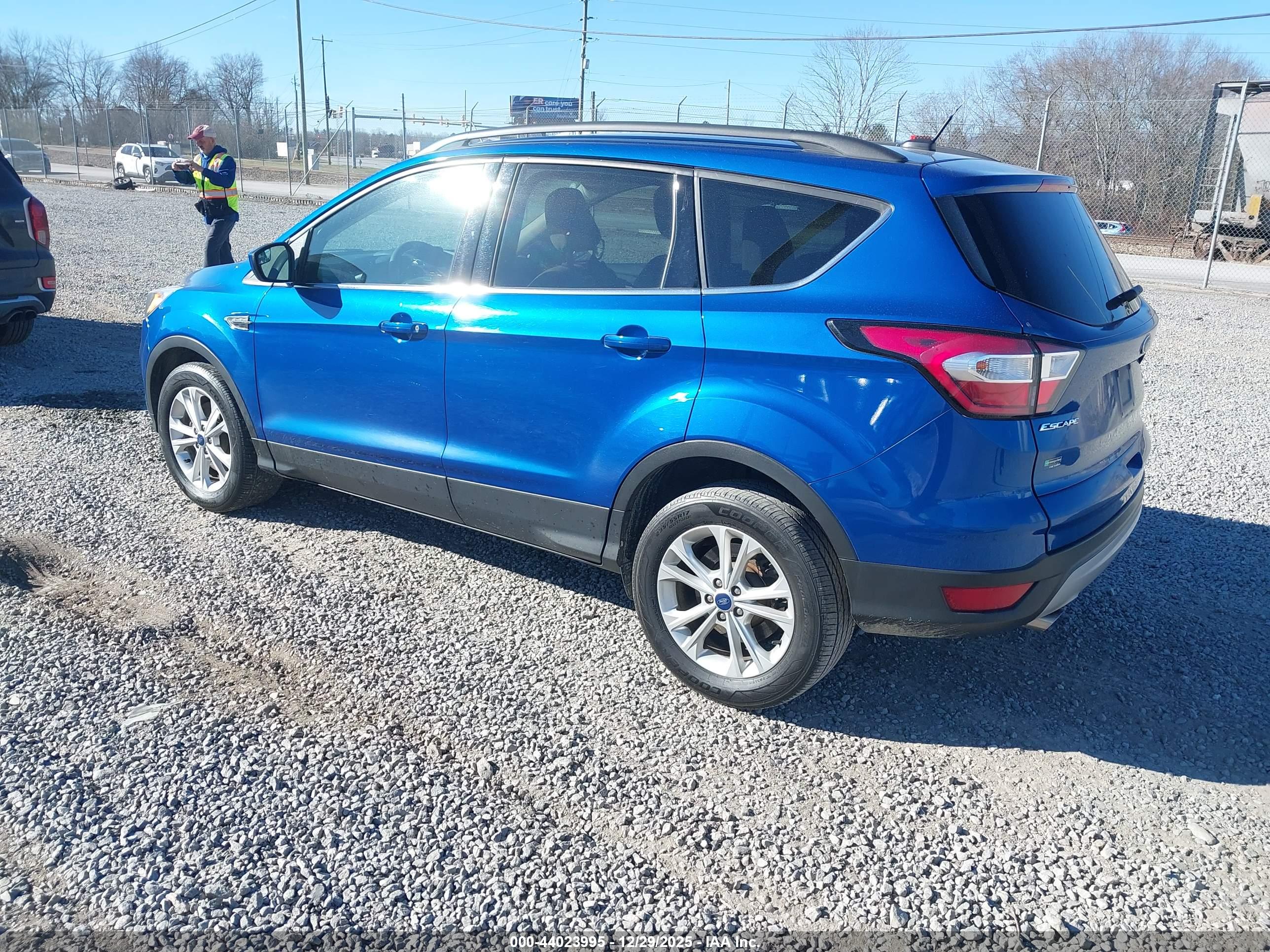 FORD ESCAPE image 3