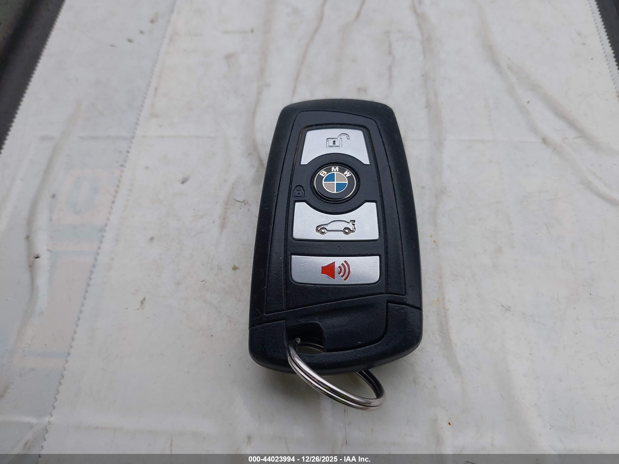 BMW 320I image 11