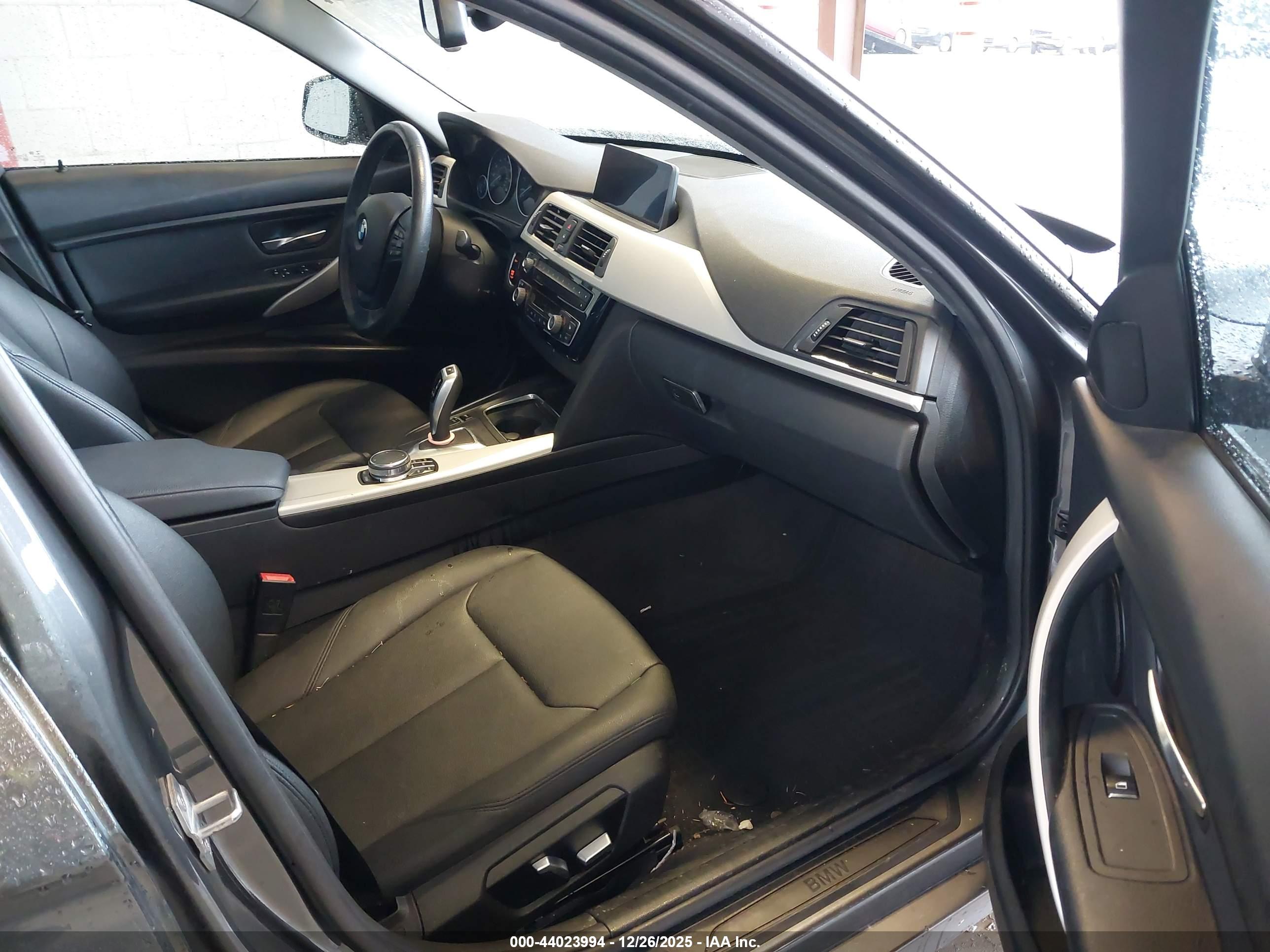 BMW 320I image 5