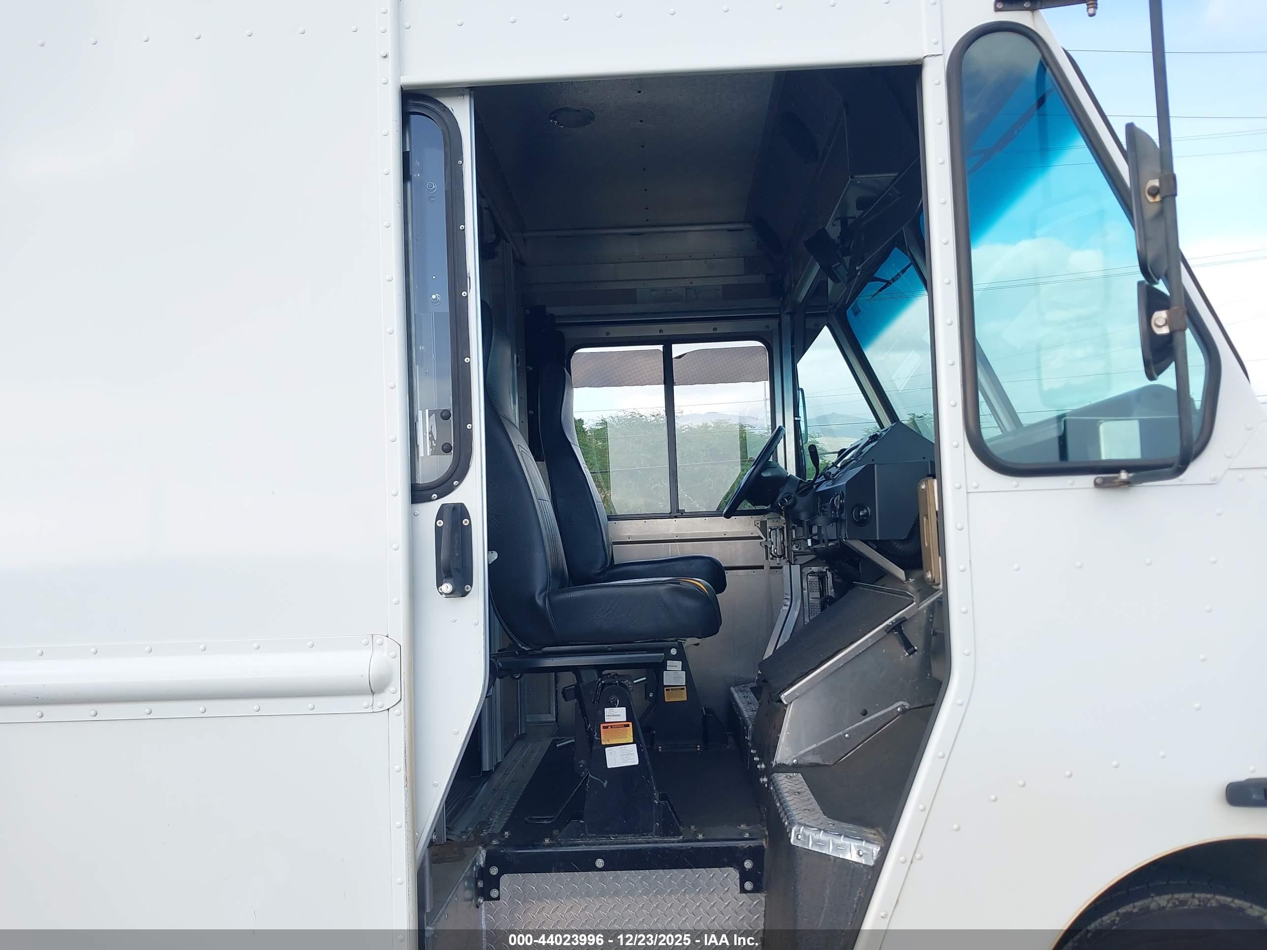FORD E-350 image 7