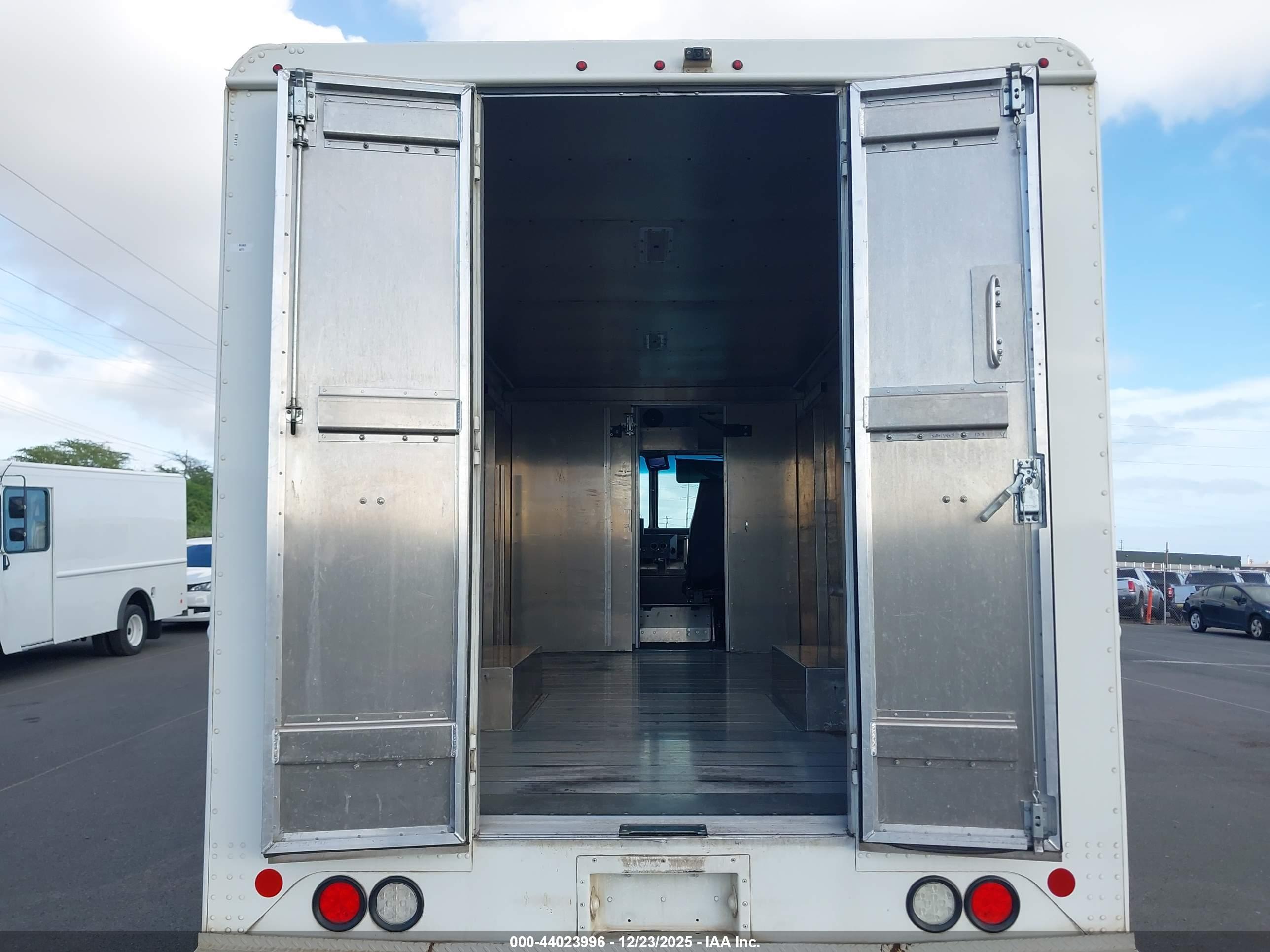 FORD E-350 image 8