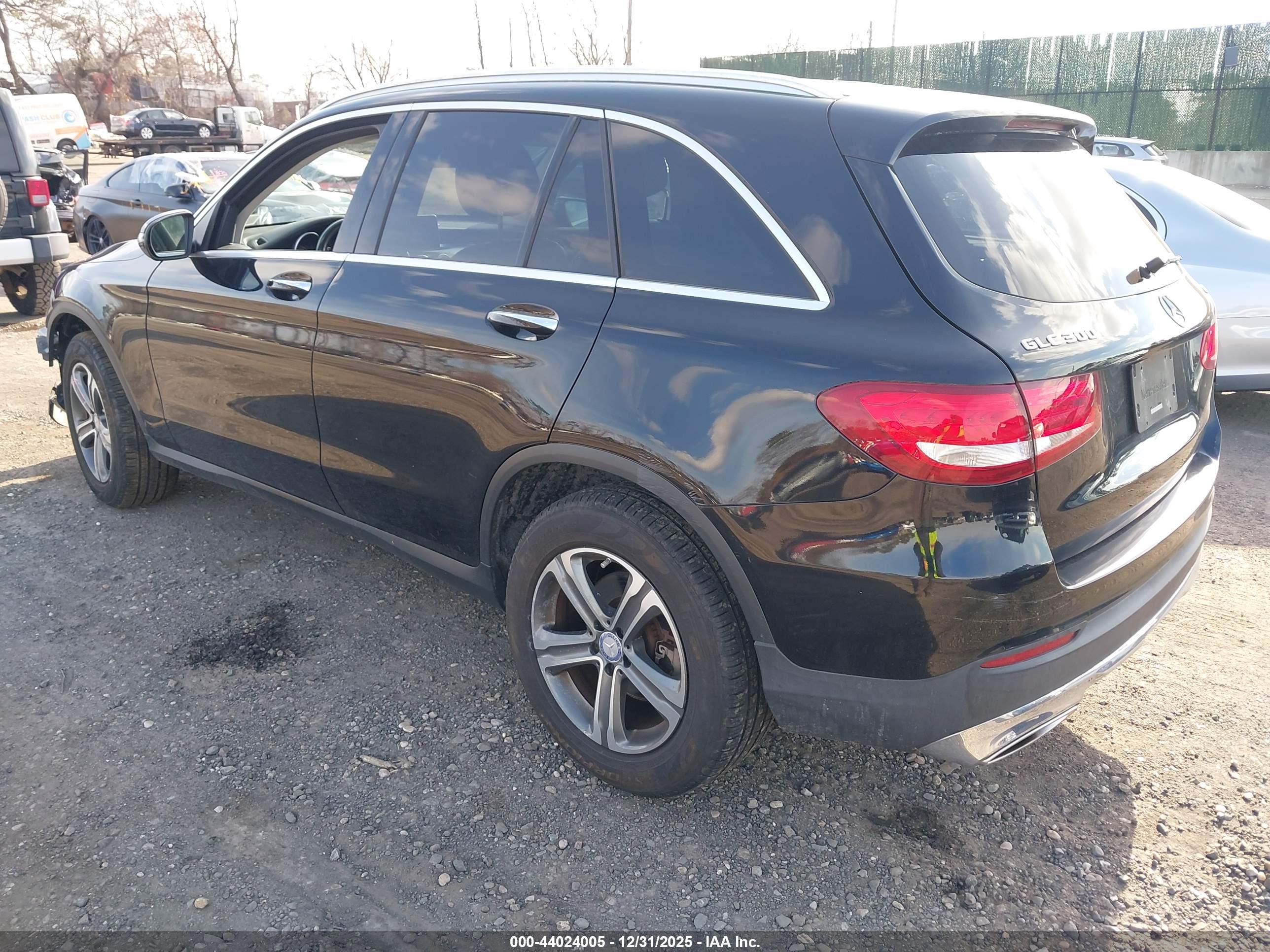MERCEDES-BENZ GLC image 3