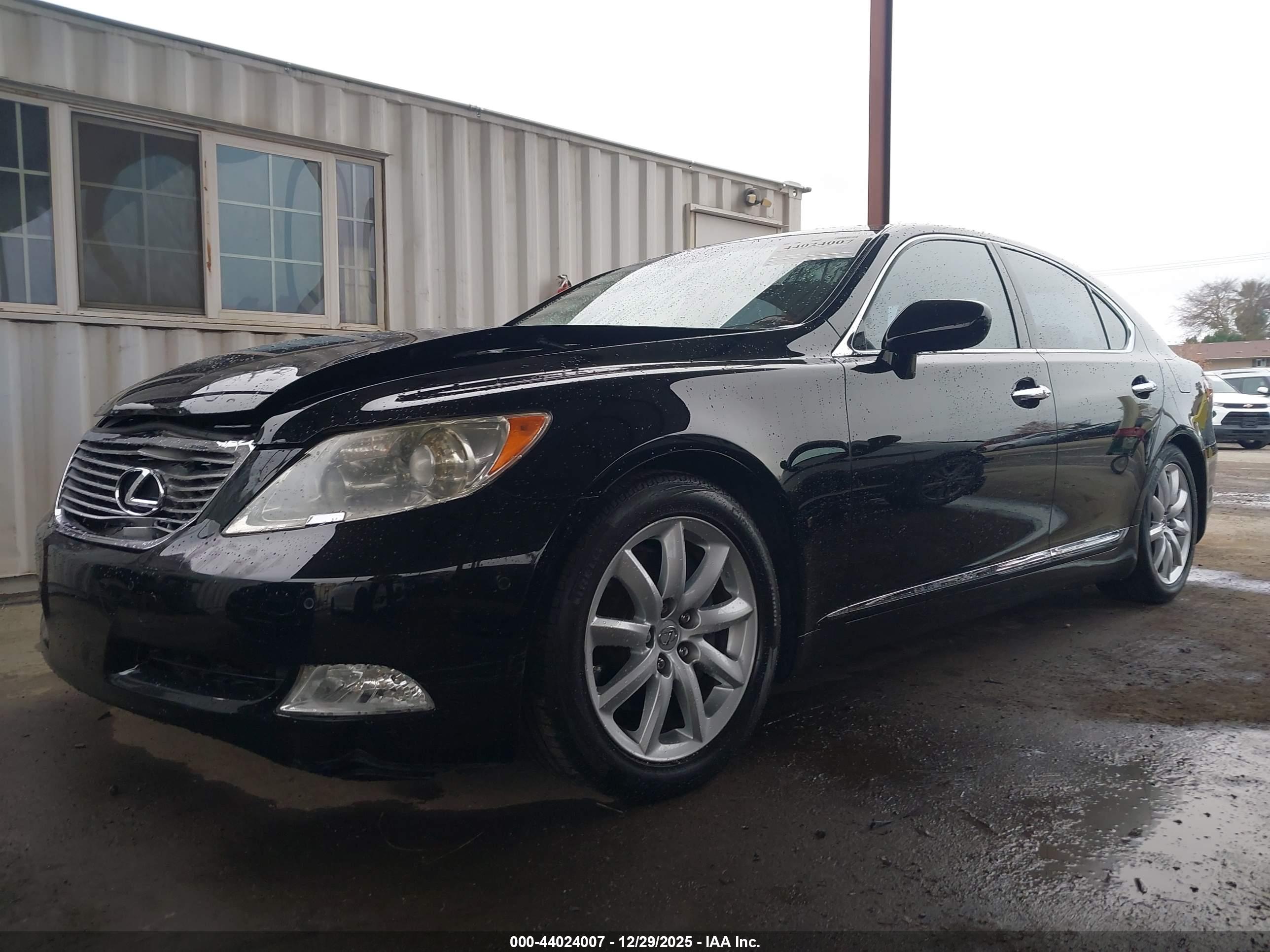 LEXUS LS image 2