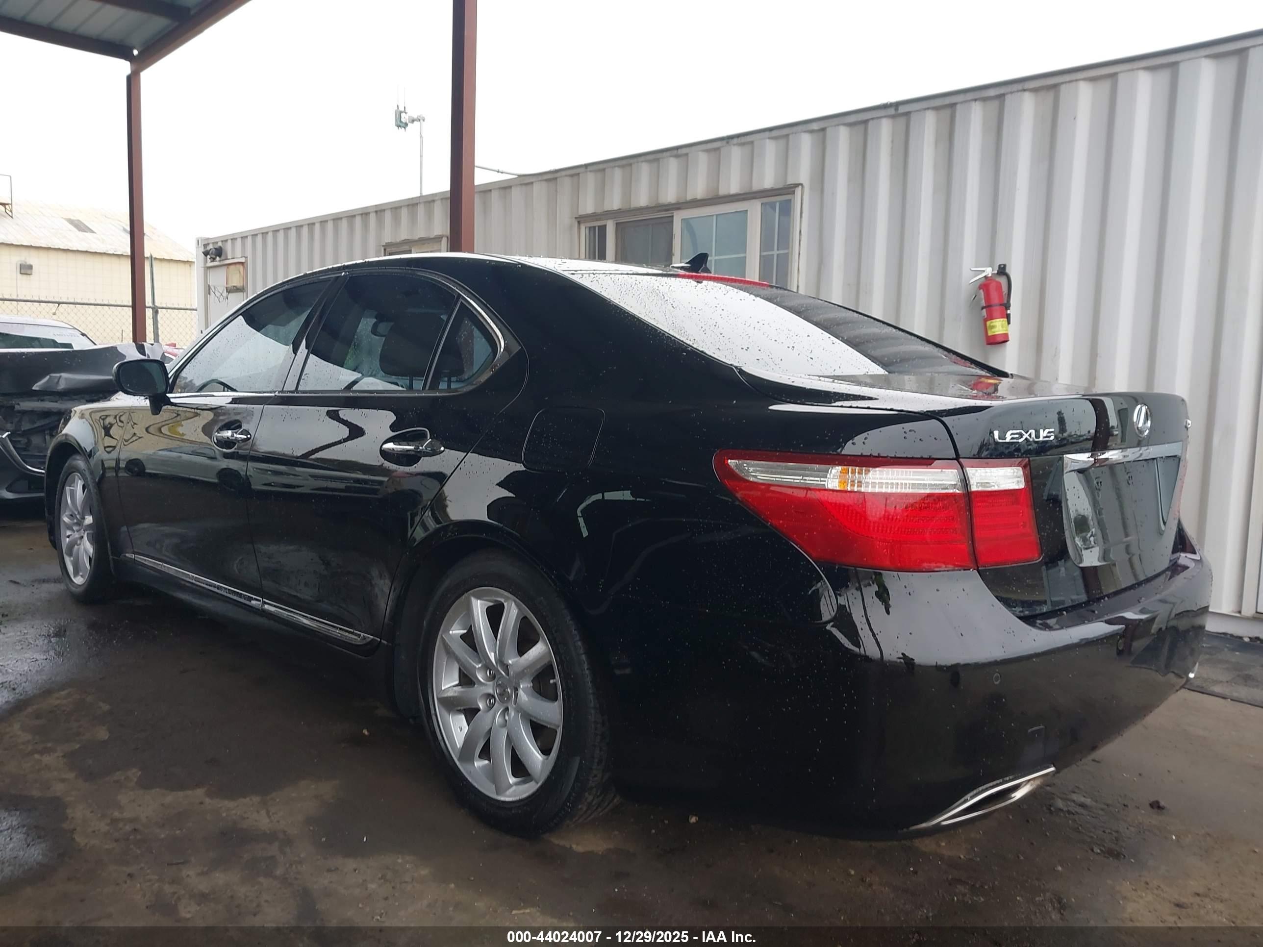 LEXUS LS image 3