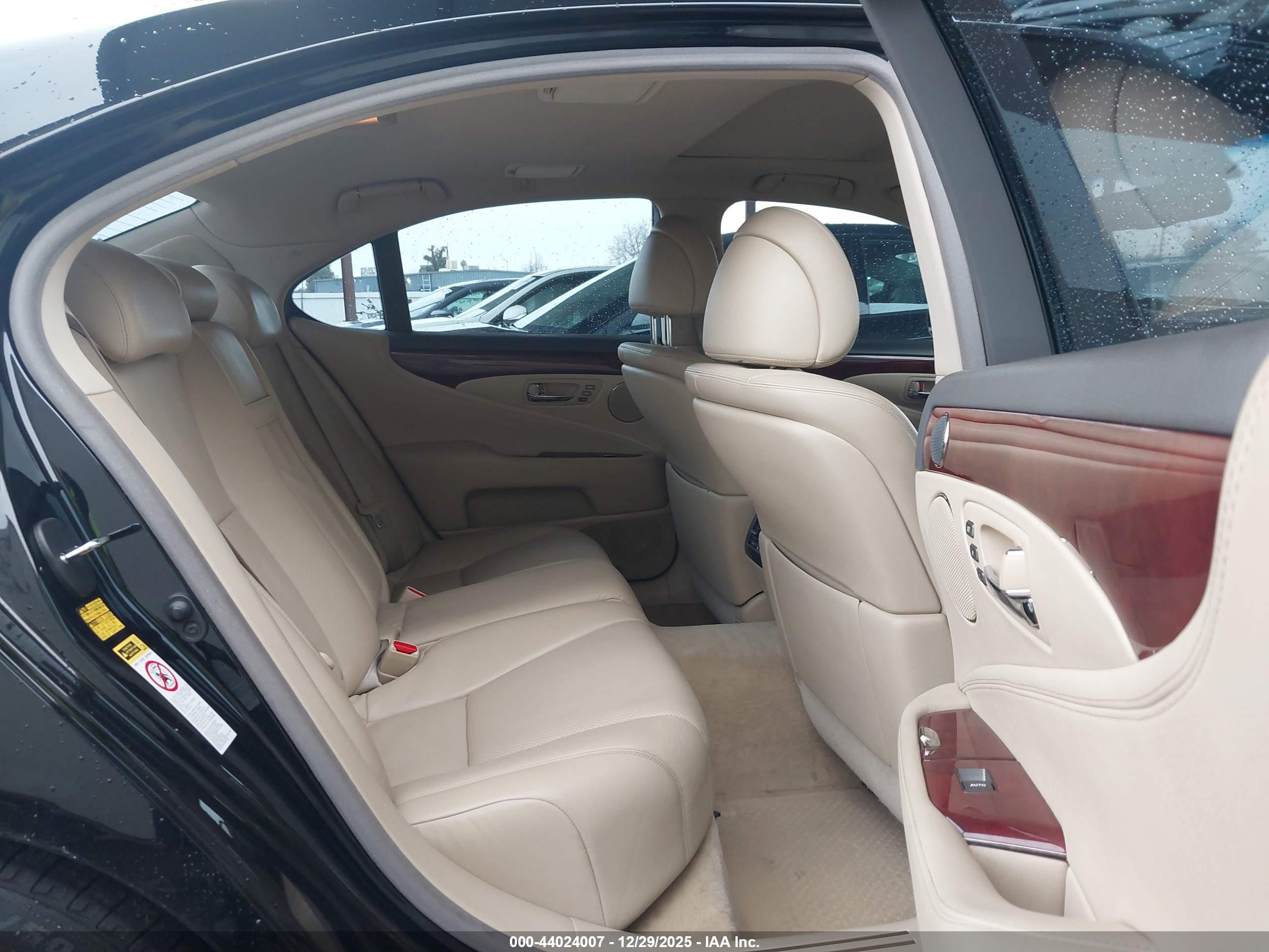 LEXUS LS image 8