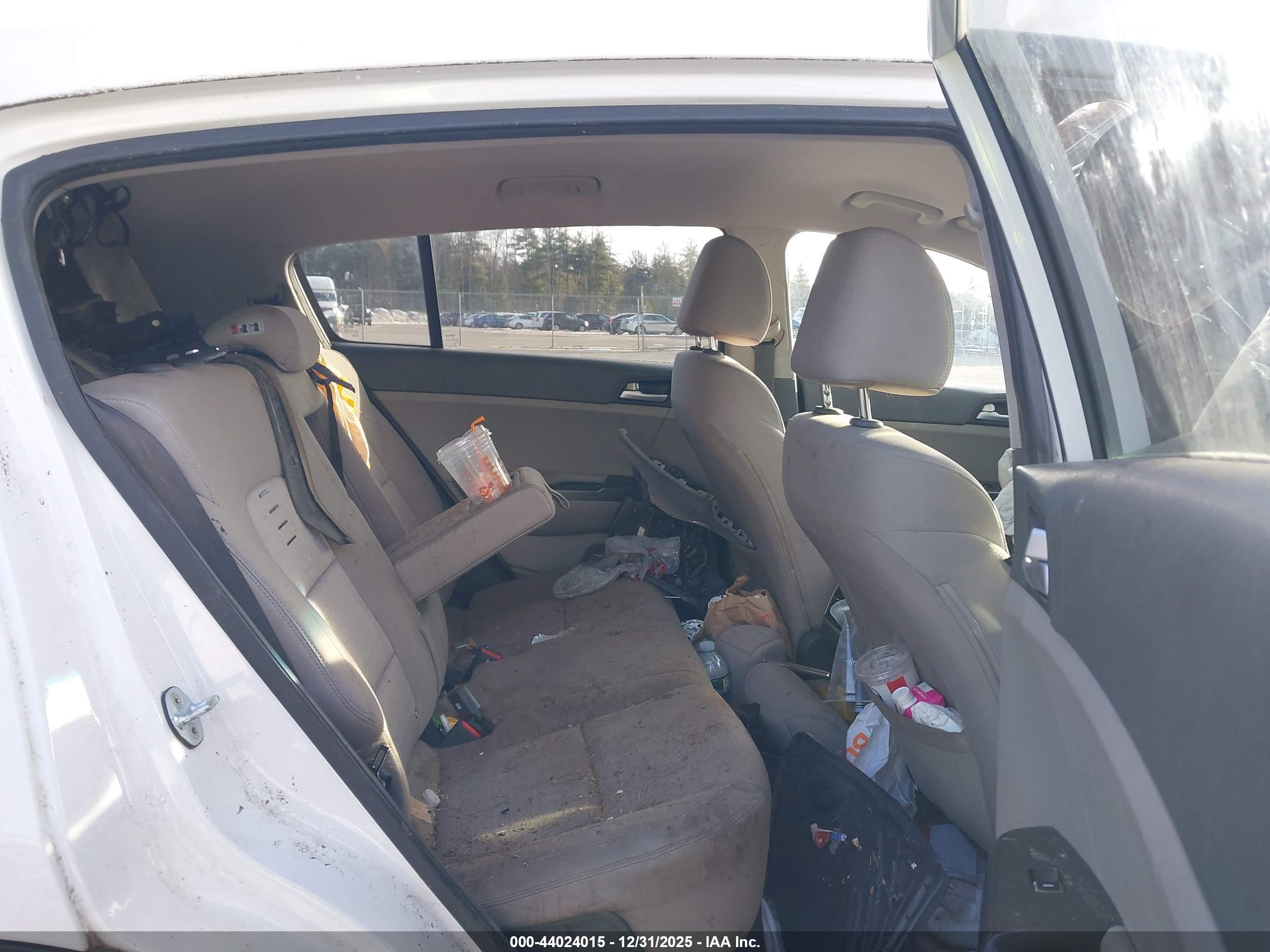 KIA SPORTAGE image 8