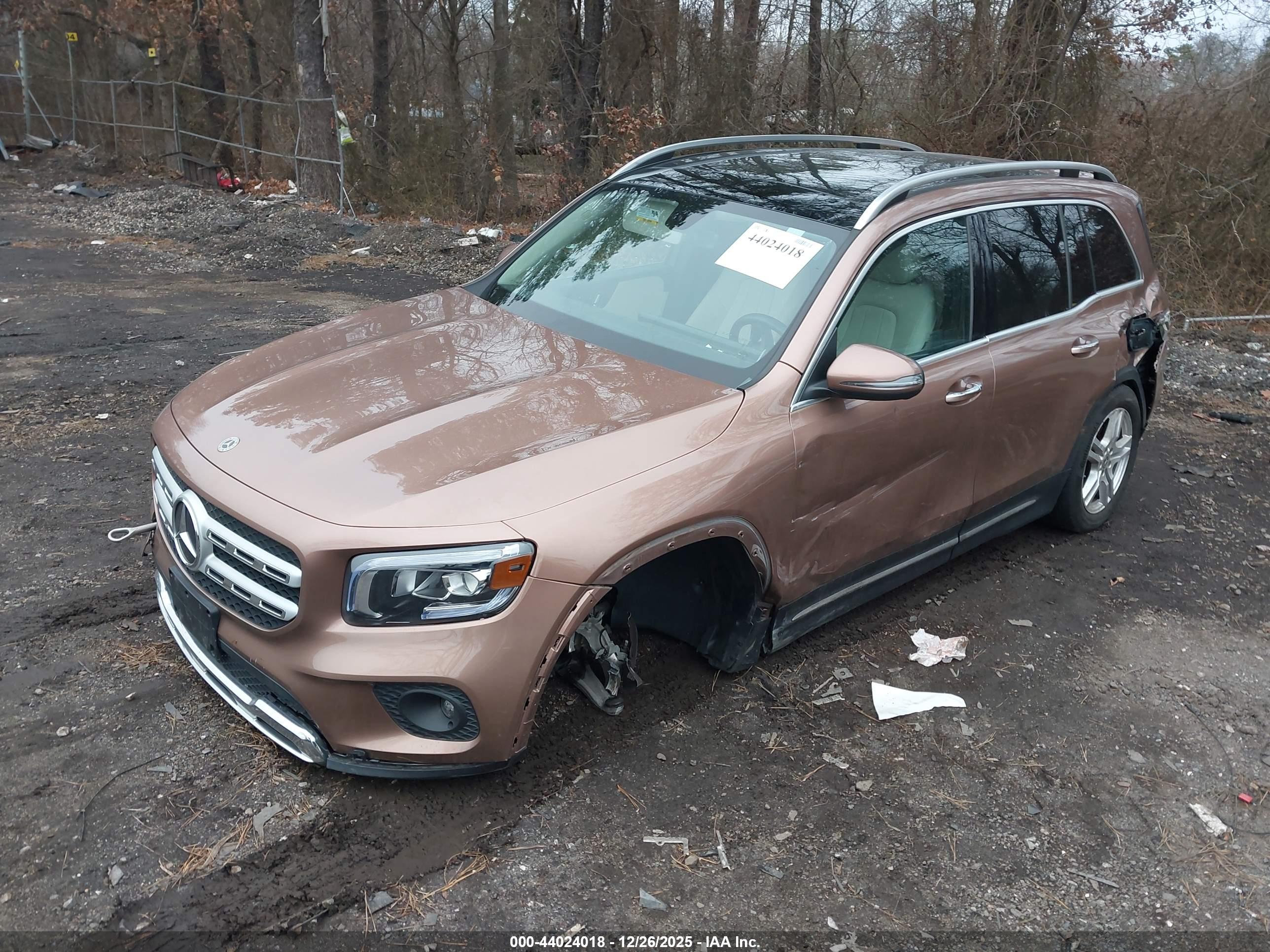 MERCEDES-BENZ GLB image 2