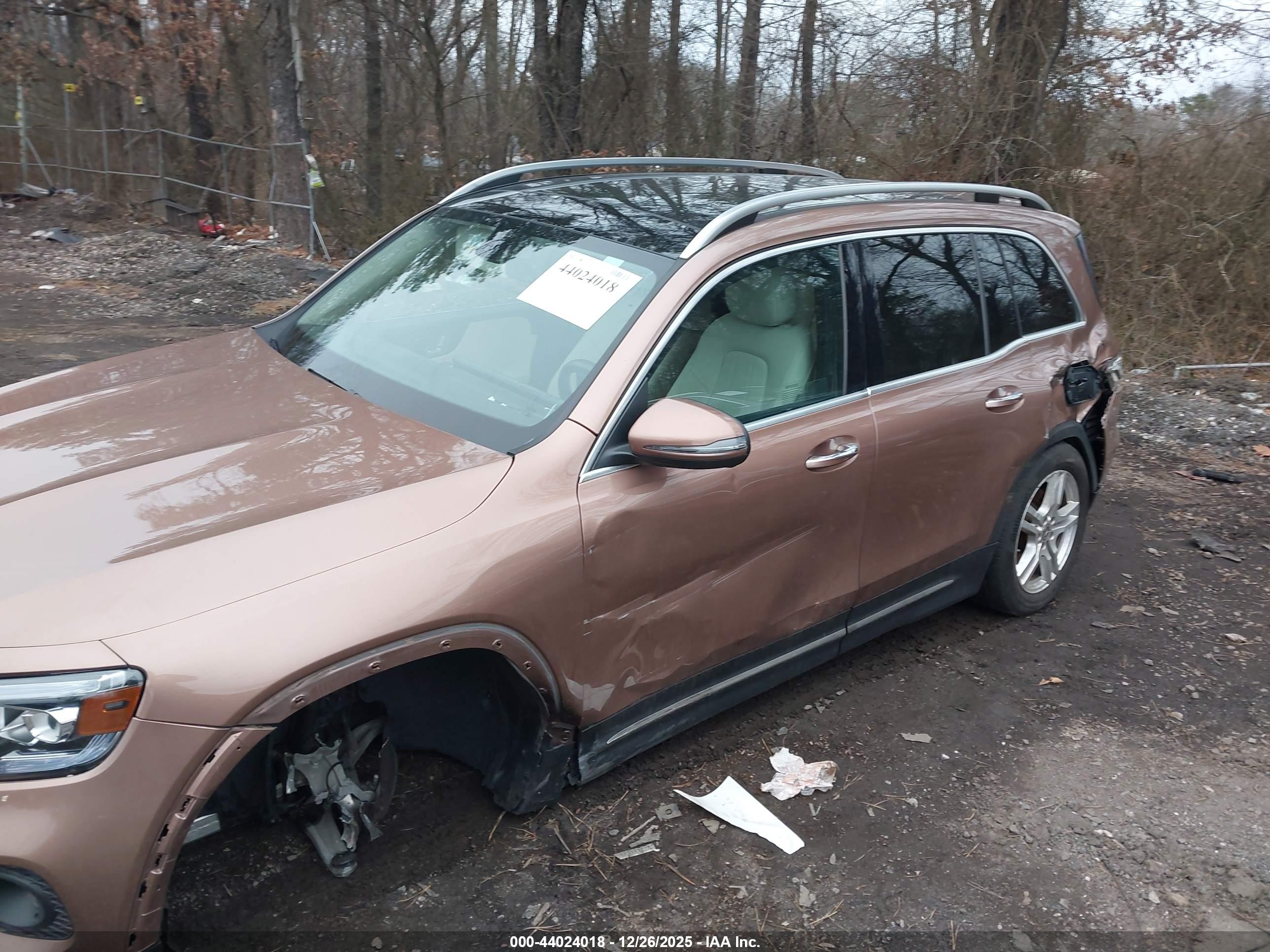 MERCEDES-BENZ GLB image 6