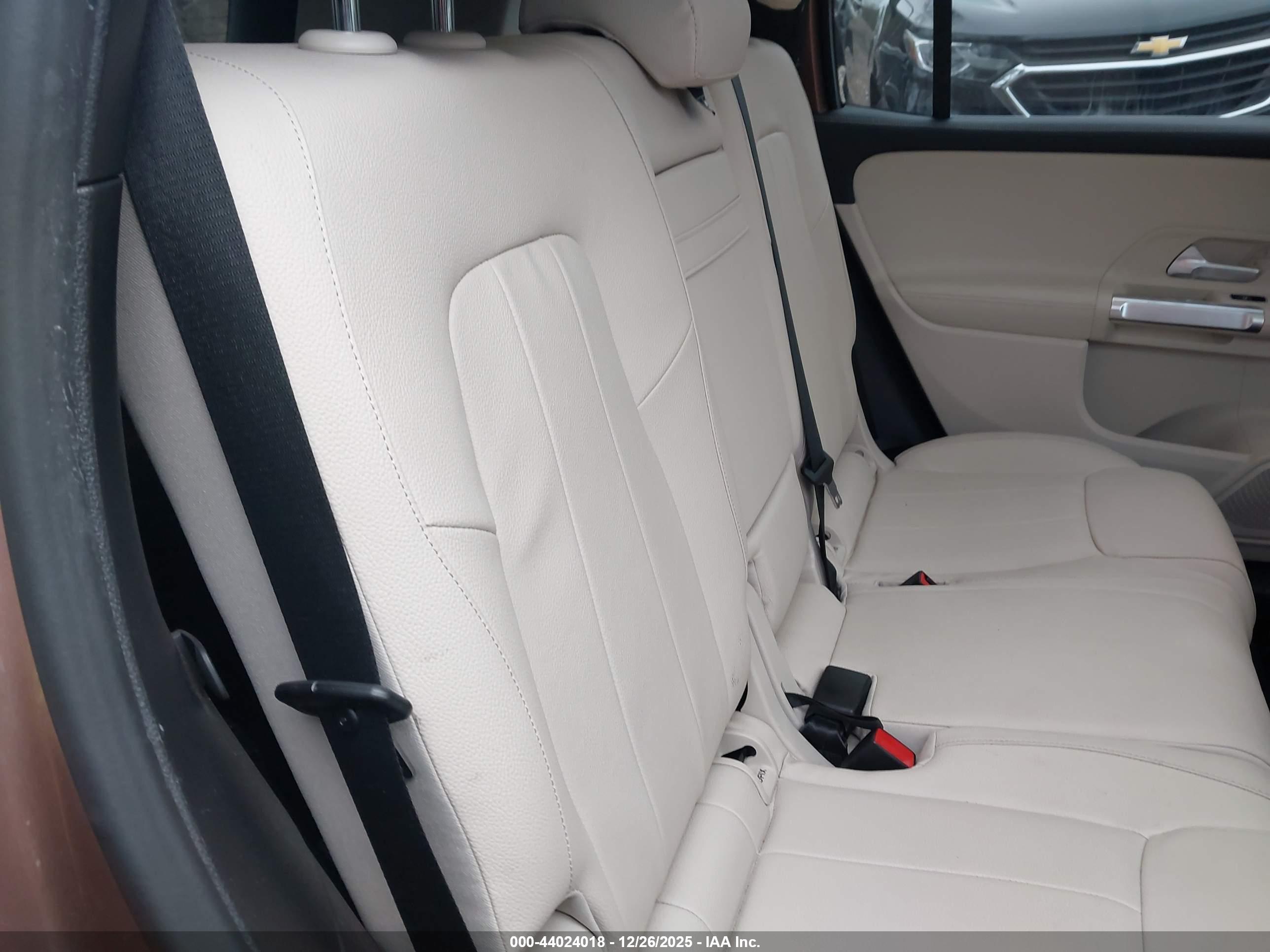 MERCEDES-BENZ GLB image 8