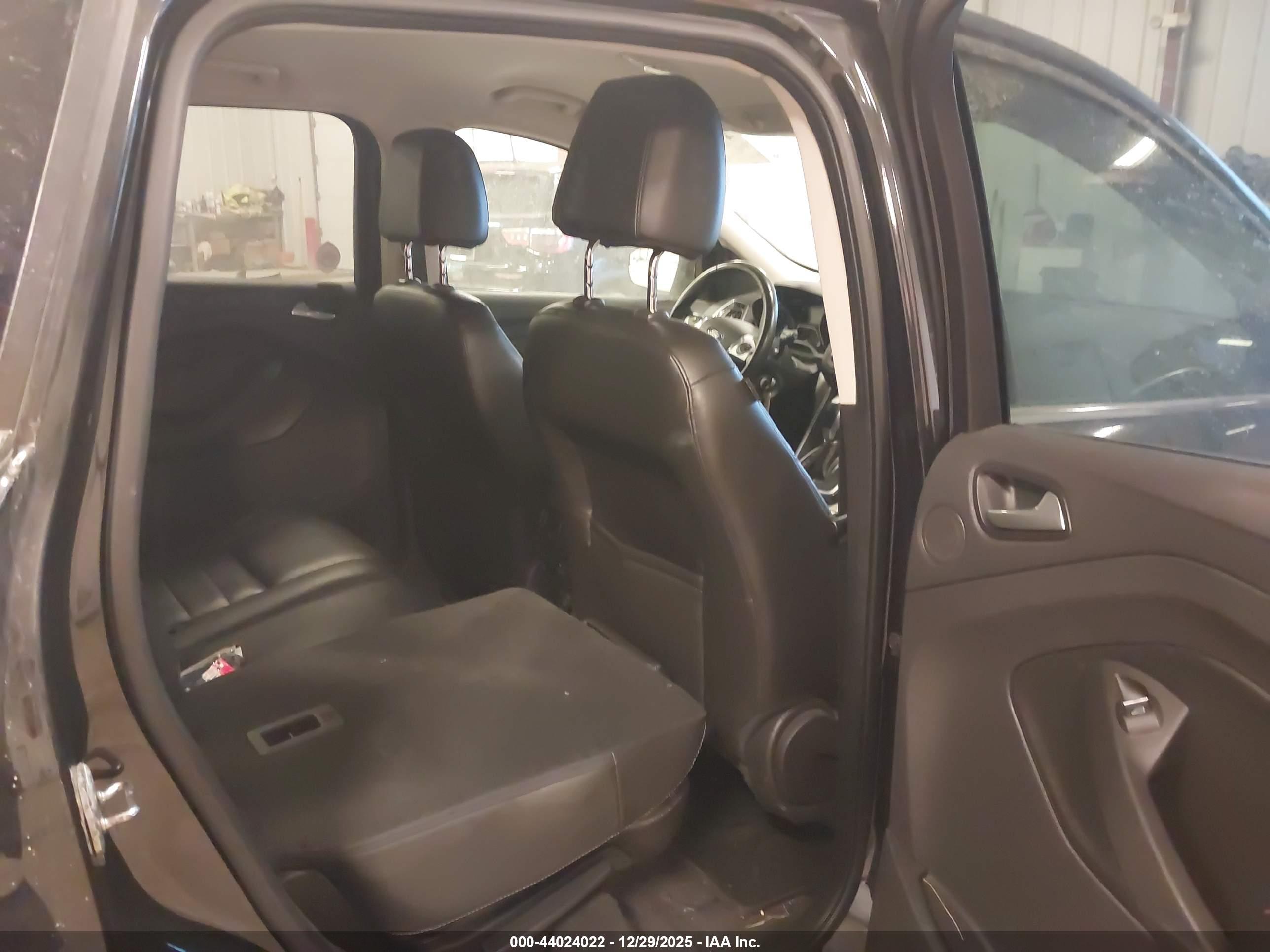 FORD ESCAPE image 8