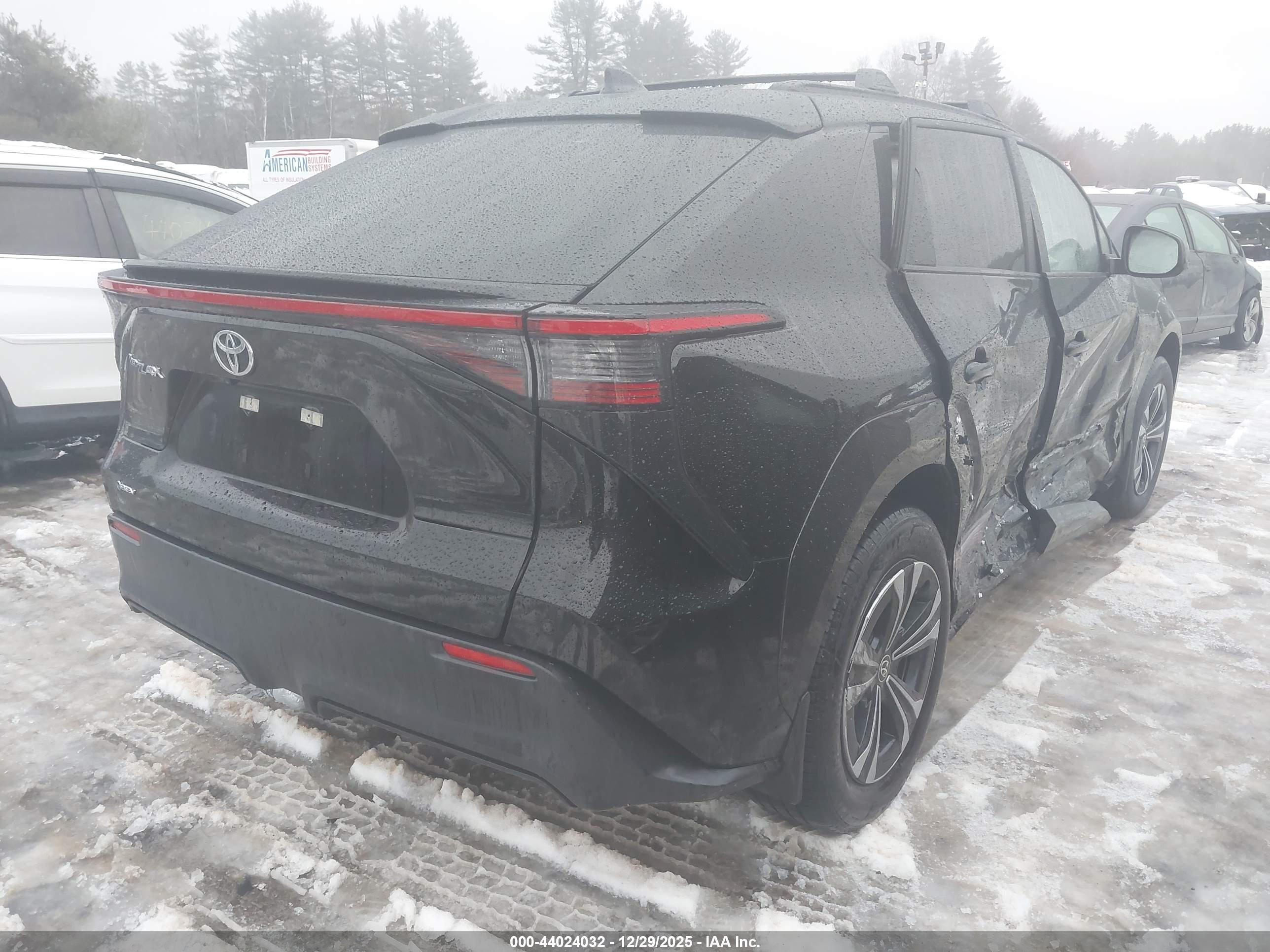 TOYOTA BZ4X image 4