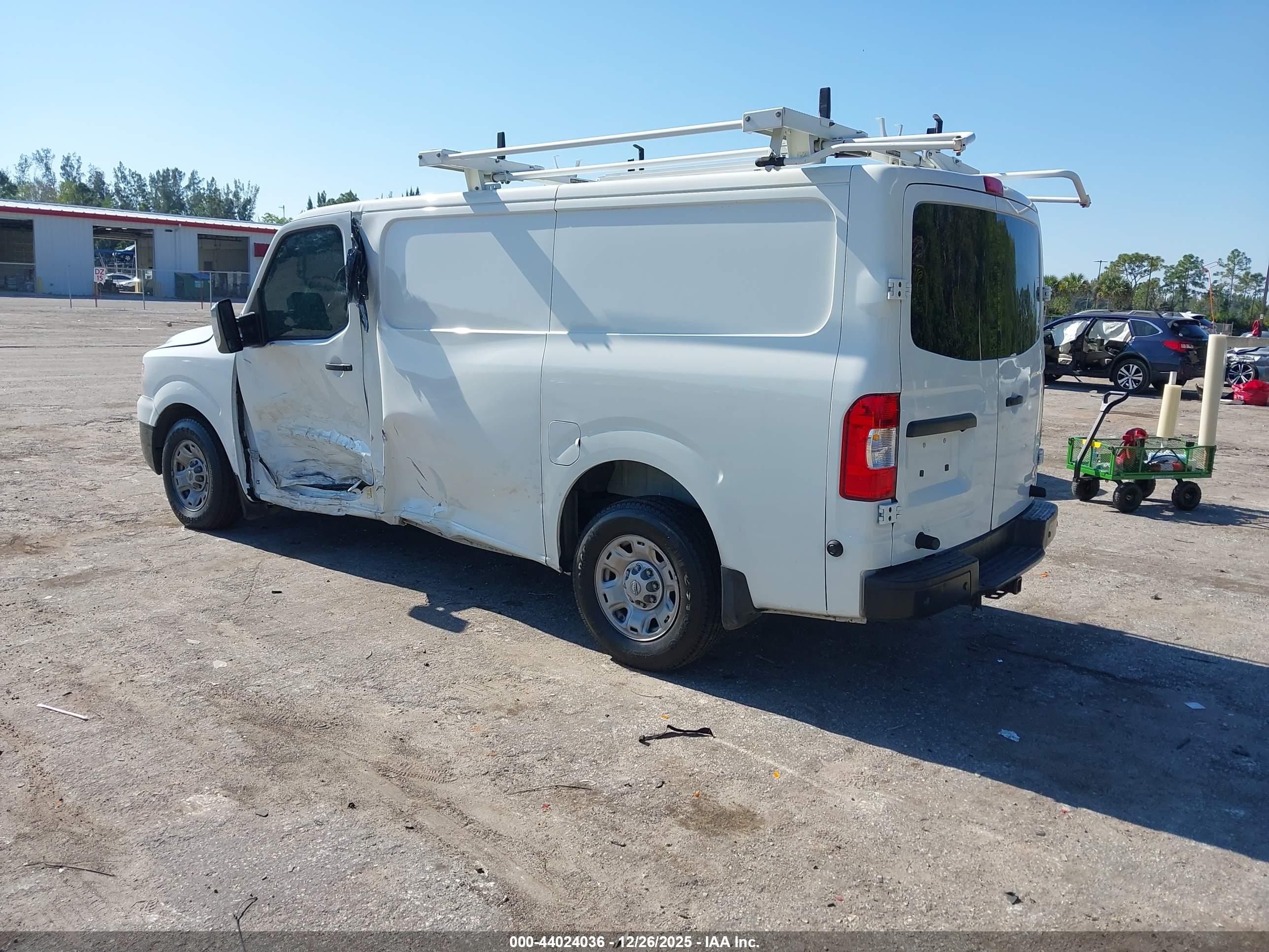 NISSAN NV image 3