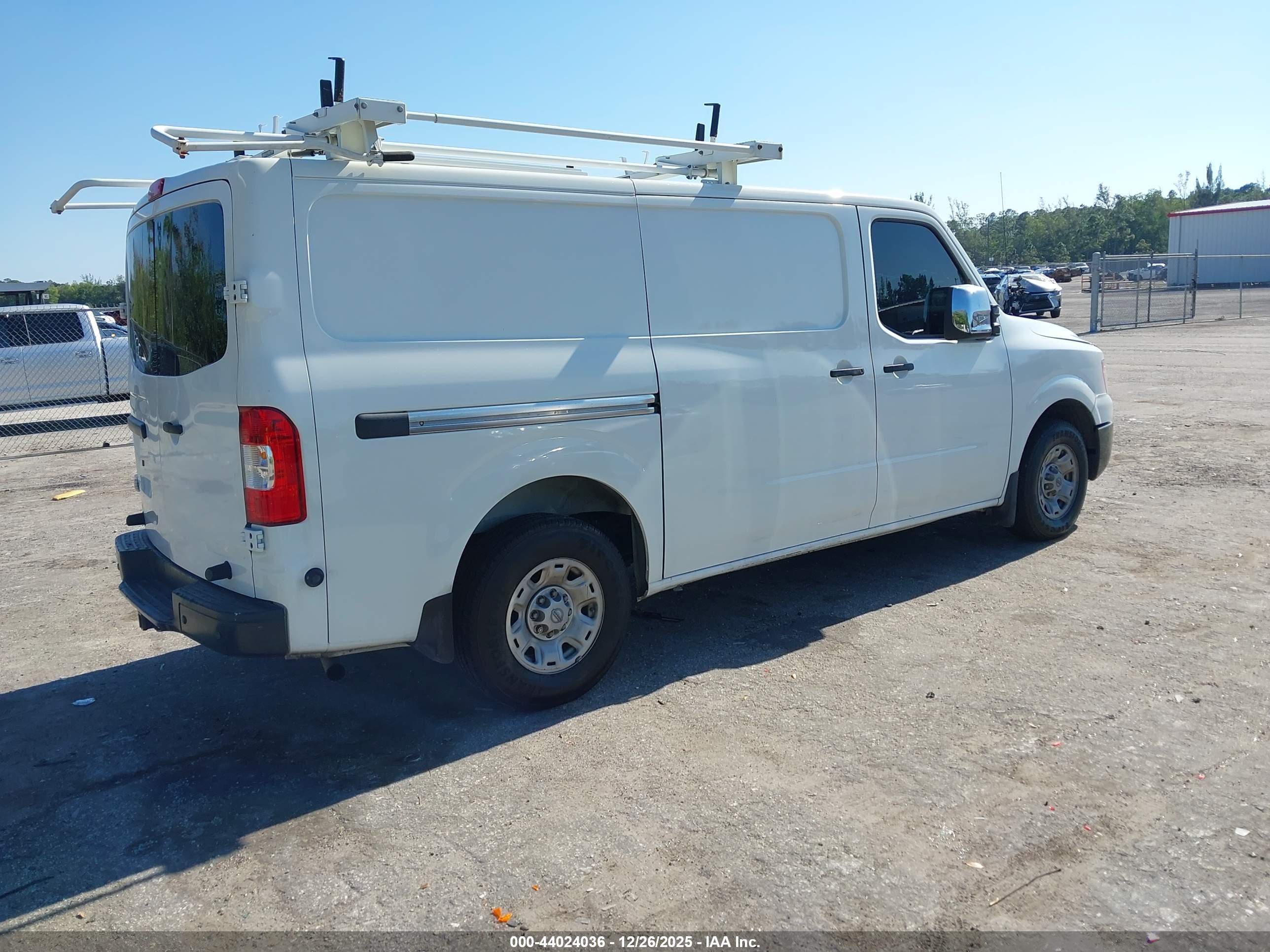 NISSAN NV image 4