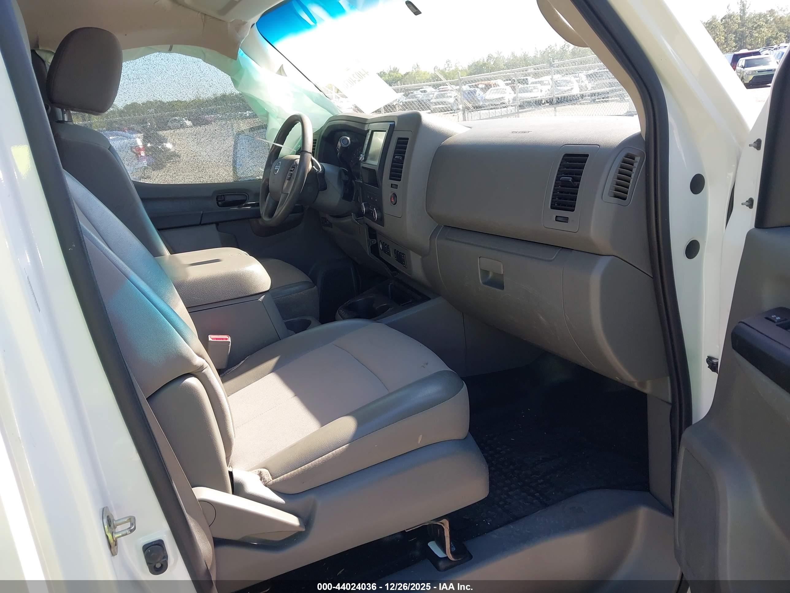 NISSAN NV image 5